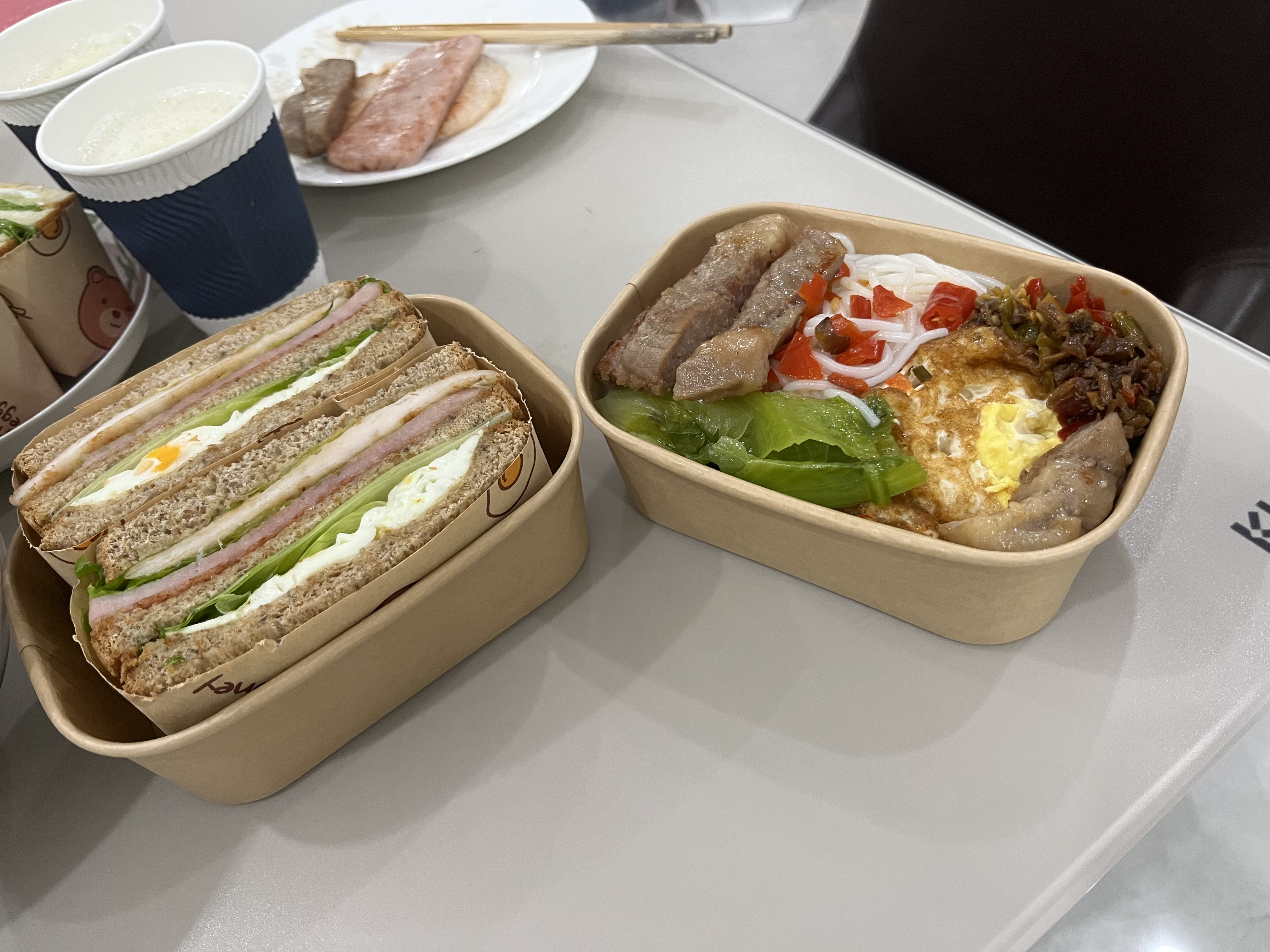 特美居（temeiju）一次性饭盒方形750型*20套食品级快餐野餐盒水果牛皮纸打包盒带盖 实拍图