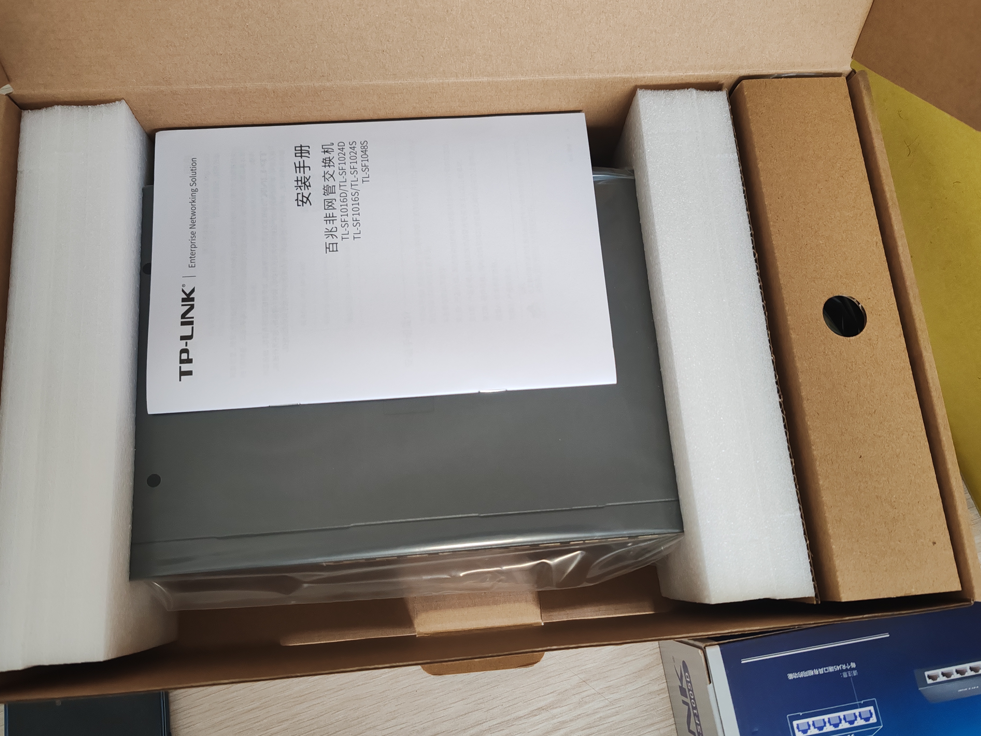 普联（TP-LINK） TL-SF1024D  24口百兆非网管交换机 端口自动翻转 线速转发 即插即用 MAC地址自学习 实拍图