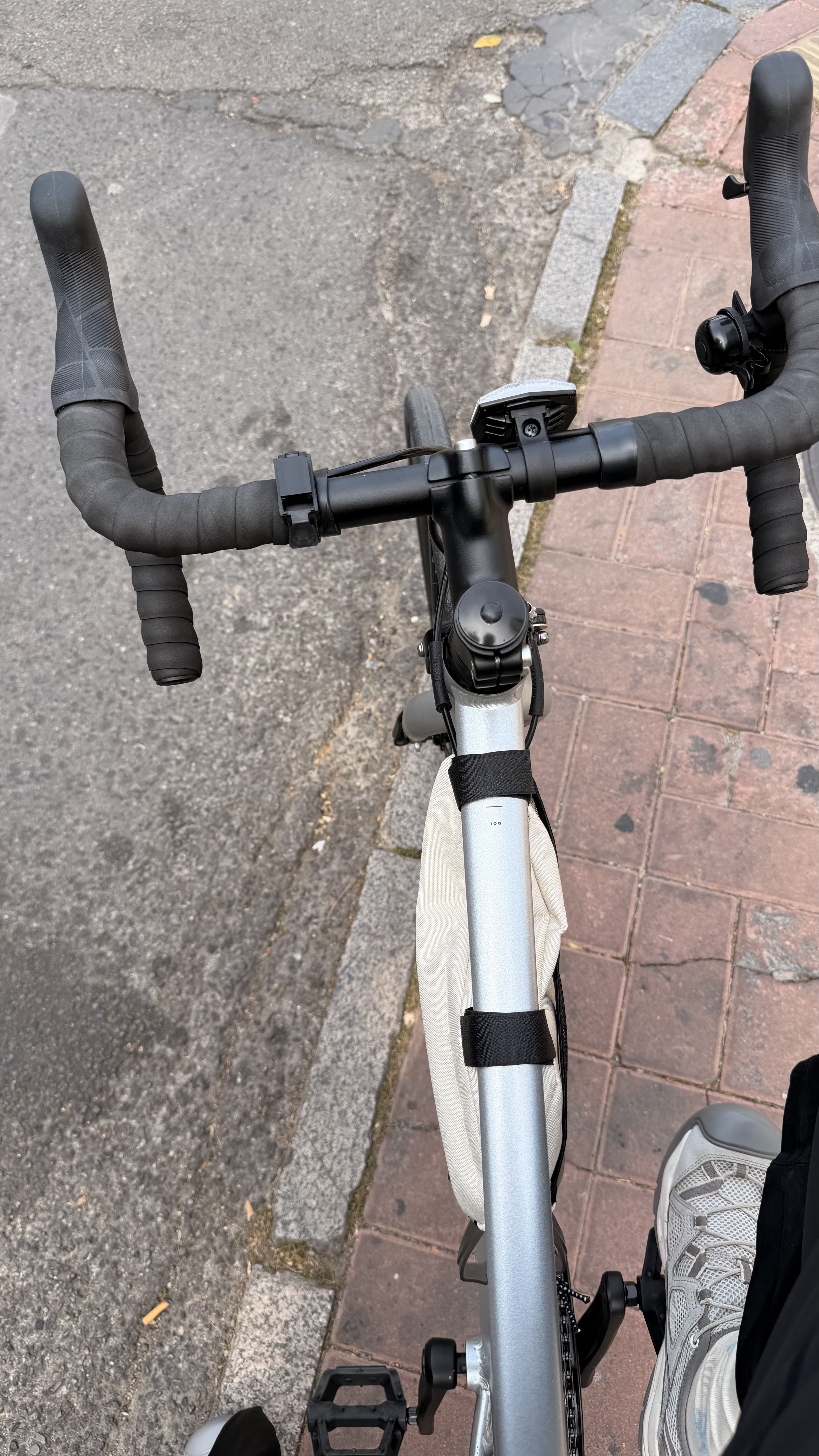迪卡侬【门店自提】26款RC100 V3公路自行车成人通勤铝合金男女骑行单车 【热销套装】26新款 RC100 V3+脚撑（锌灰色） S码 适合身高165cm~175cm 实拍图