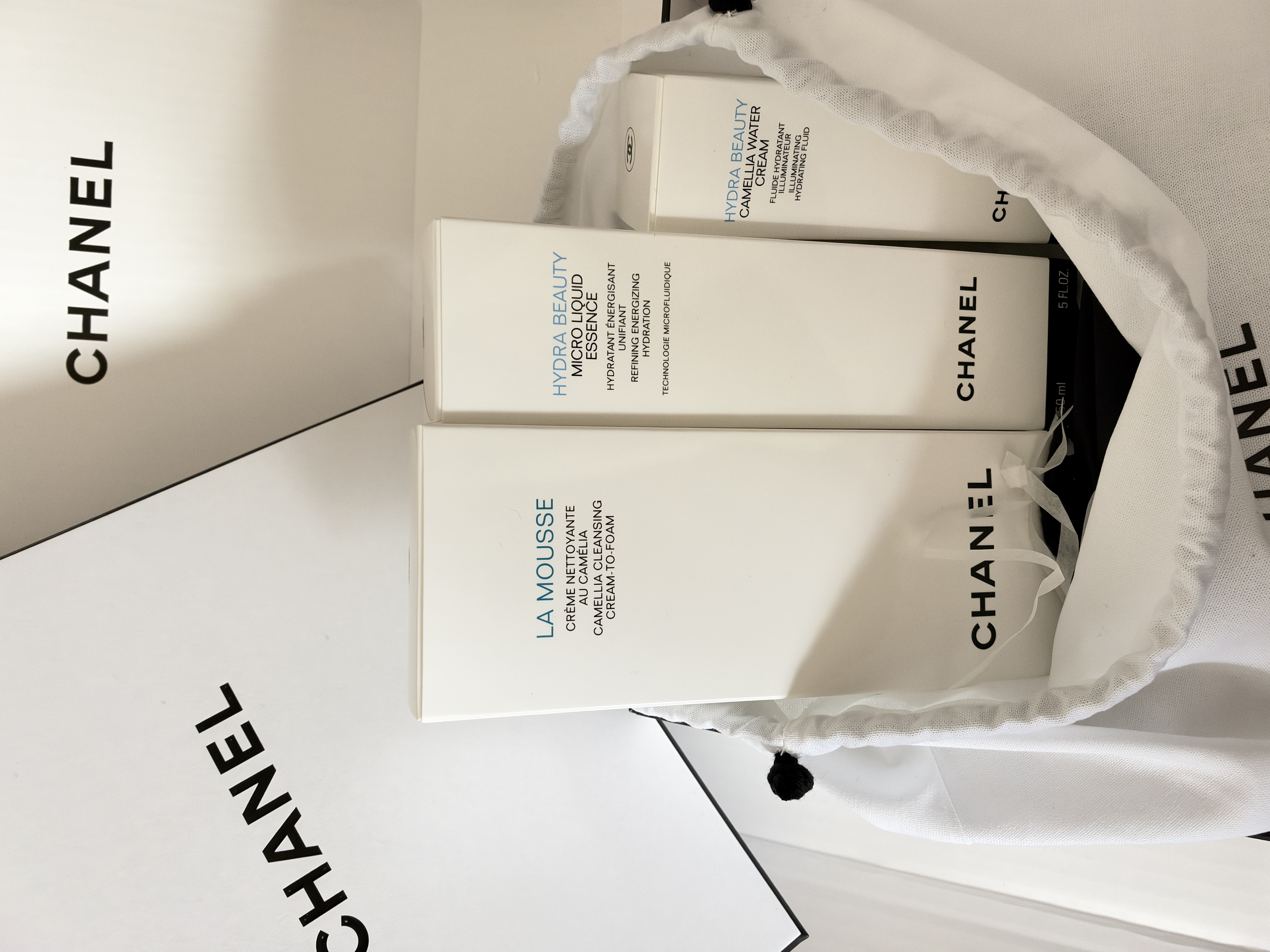 CHANEL【官方正品】香奈儿山茶花润泽明星套装 保湿护肤品礼盒 生日礼物 洁面乳150ml+微精华水150ml+乳液30ml 实拍图