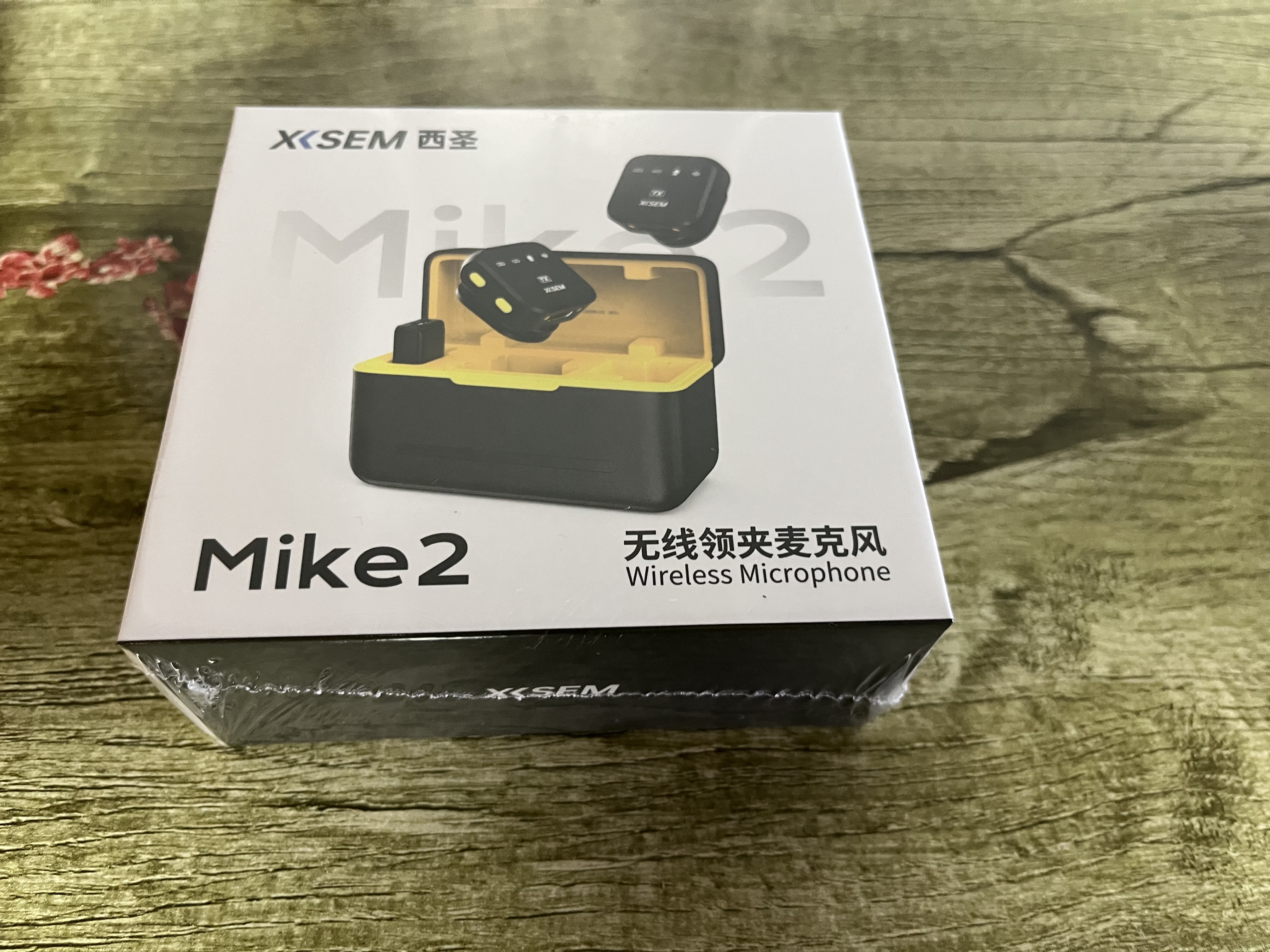 西圣（XISEM）Mike2新升级无线麦克风夹领式一拖二直播设备降噪拍视频录音专用收音纽扣式领夹麦克风 Mike2 安卓苹果通用【一拖二配充电仓】黑色 实拍图