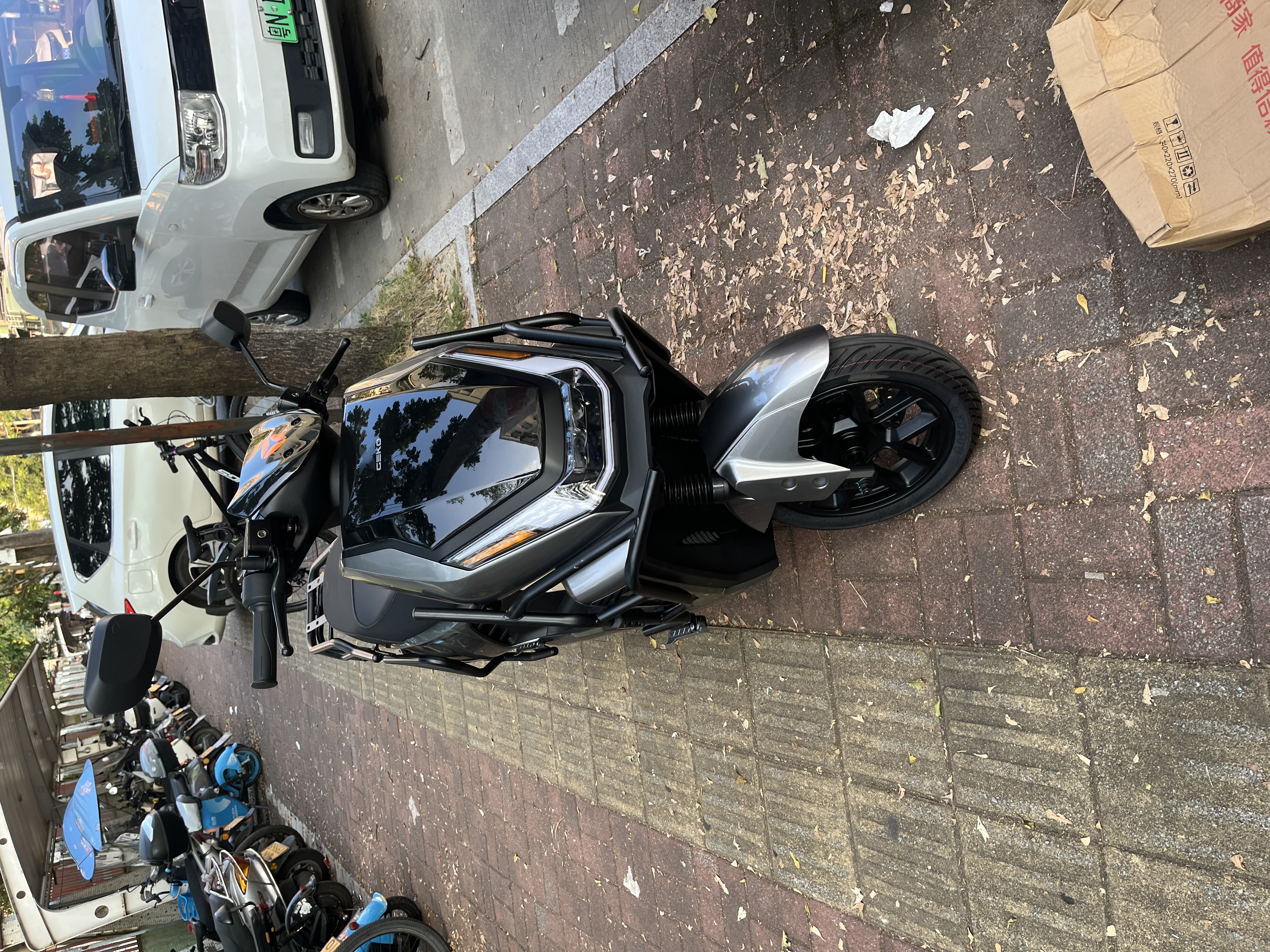 雅迪钛酷S600 高配电动摩托车1500W【自由玩车】72V超长续航电瓶车官方通勤外卖车裸车 索罗灰 实拍图