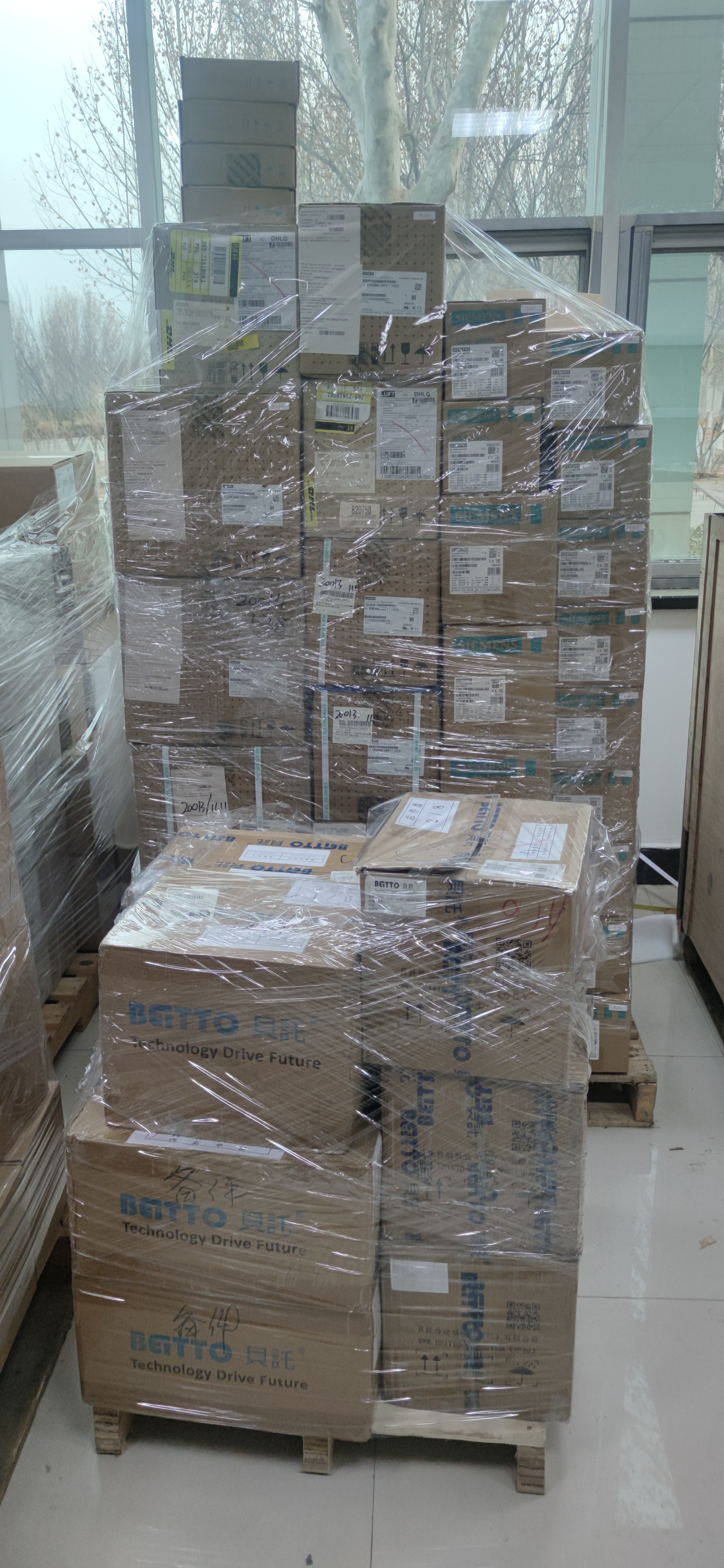 绿橙 缠绕膜打包膜 工业用宽50cm长450m高粘打包膜pe拉伸膜包装膜透明薄膜箱装 净重16kg/整箱4卷 实拍图
