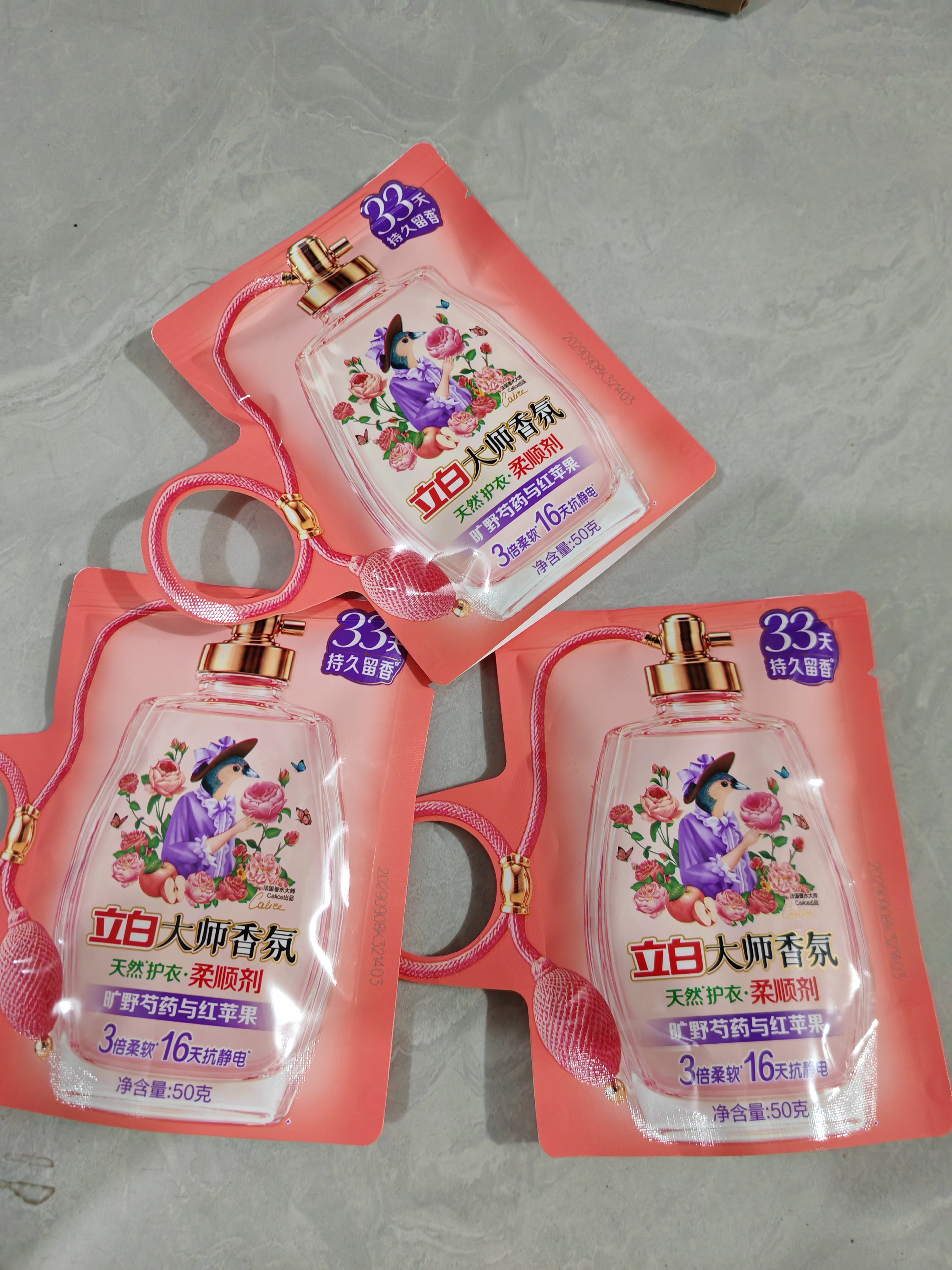 立白大师香氛天然护衣柔顺剂50g（旷野芍药与红苹果）水果缤纷系列 实拍图