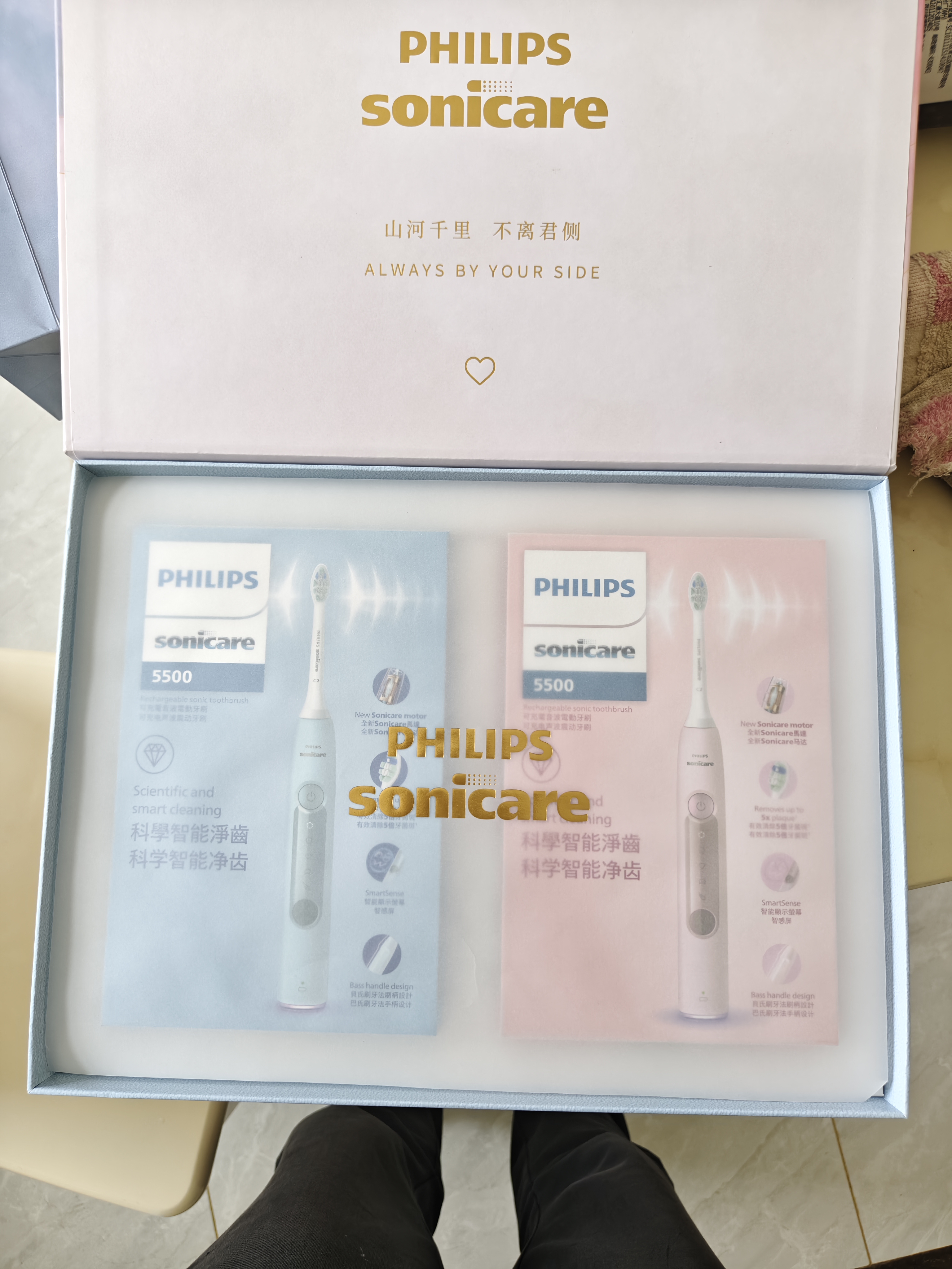 飞利浦（PHILIPS）【中秋礼品】电动牙刷钻石3系Pro 双支新品全新礼盒款 5倍洁齿 智能屏爆灯反馈 过压提醒 粉+蓝 实拍图