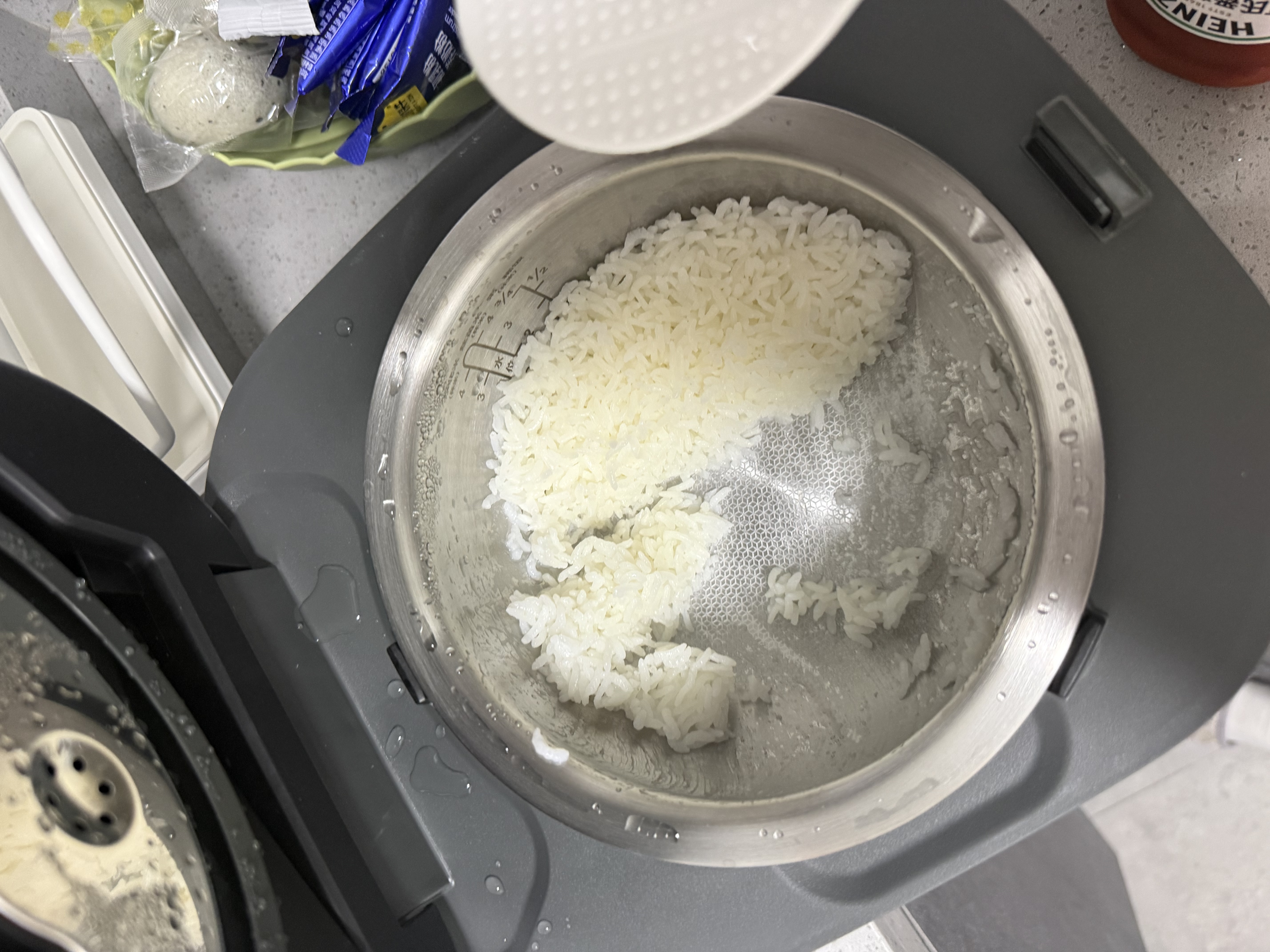 苏泊尔（SUPOR）小电饭煲1-2人用2升有钛0涂层远红外IH球釜柴火饭家用多功能不粘锅不锈钢迷你电饭锅SF20HC8998 实拍图