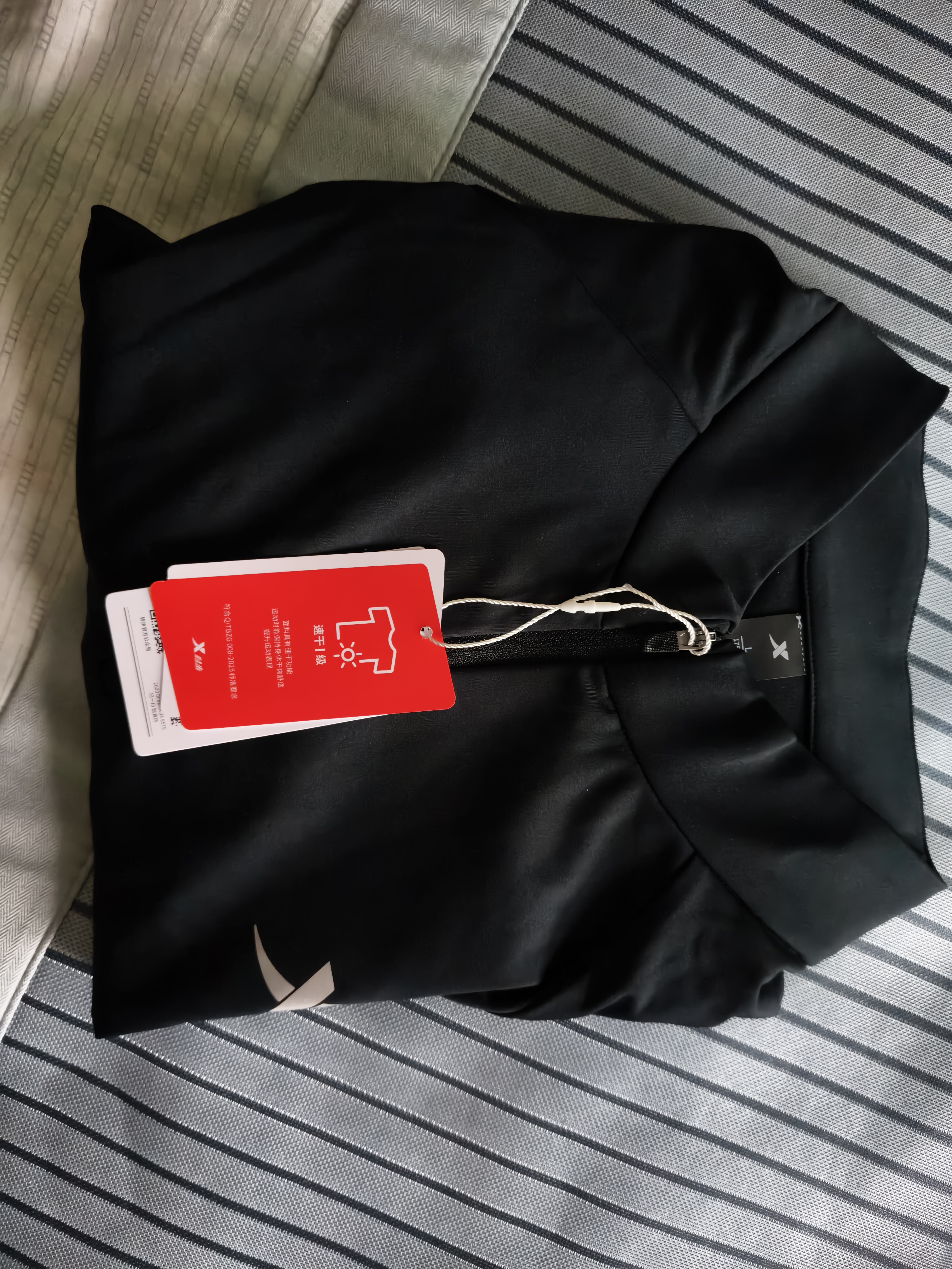 特步（XTEP） 男女半拉链长袖t恤舒适休闲训练跑步服内搭速干衣透气上衣 正黑色0113-散热保暖（男） L 实拍图