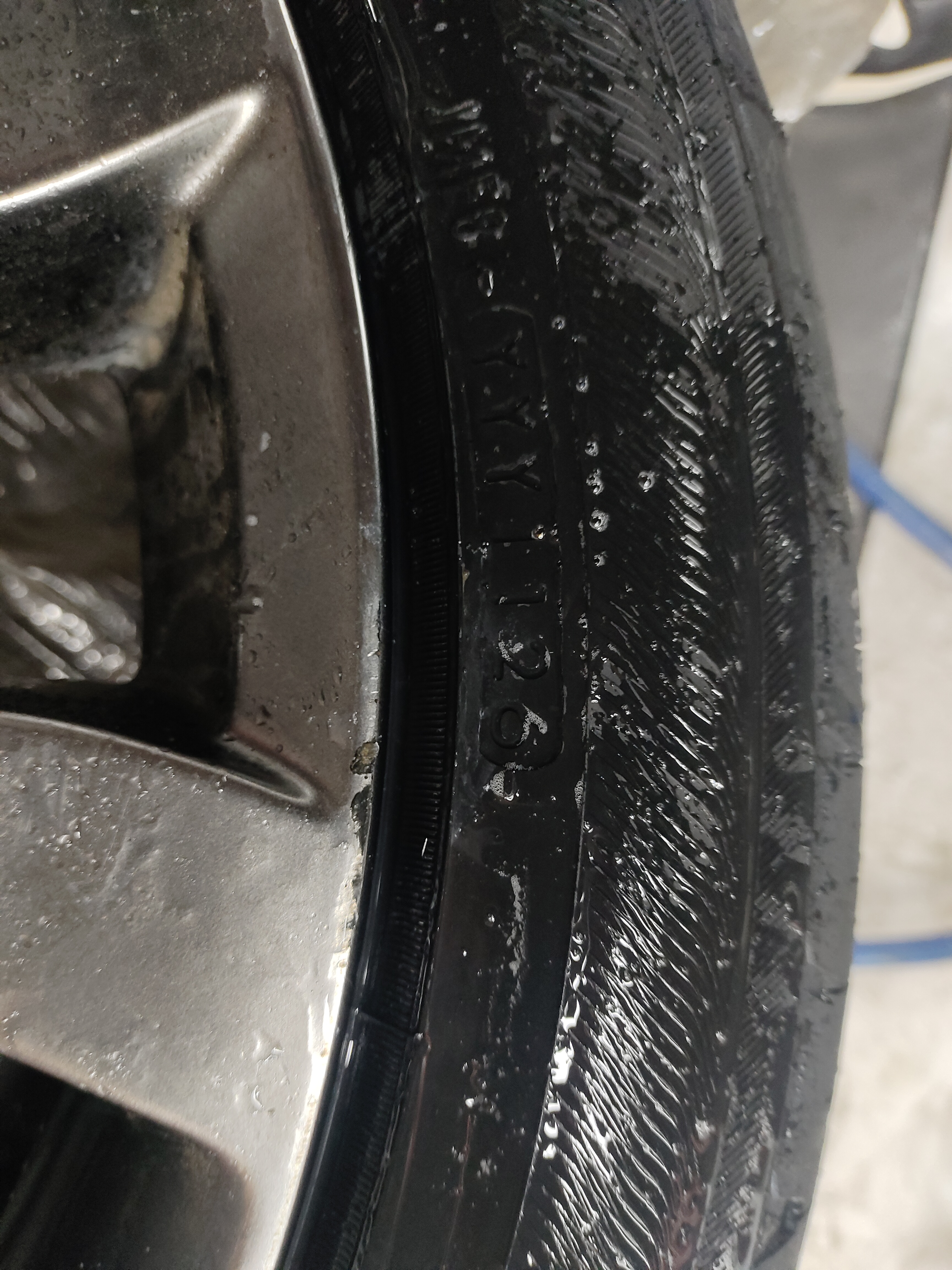 优科豪马横滨汽车轮胎 225/45R19 V551V 92W 原配马自达阿特兹/红旗H5 实拍图