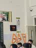 康巴丝数码万年历电子信息挂钟办公学校大屏LED时钟表挂墙 40*30cm大字 实拍图