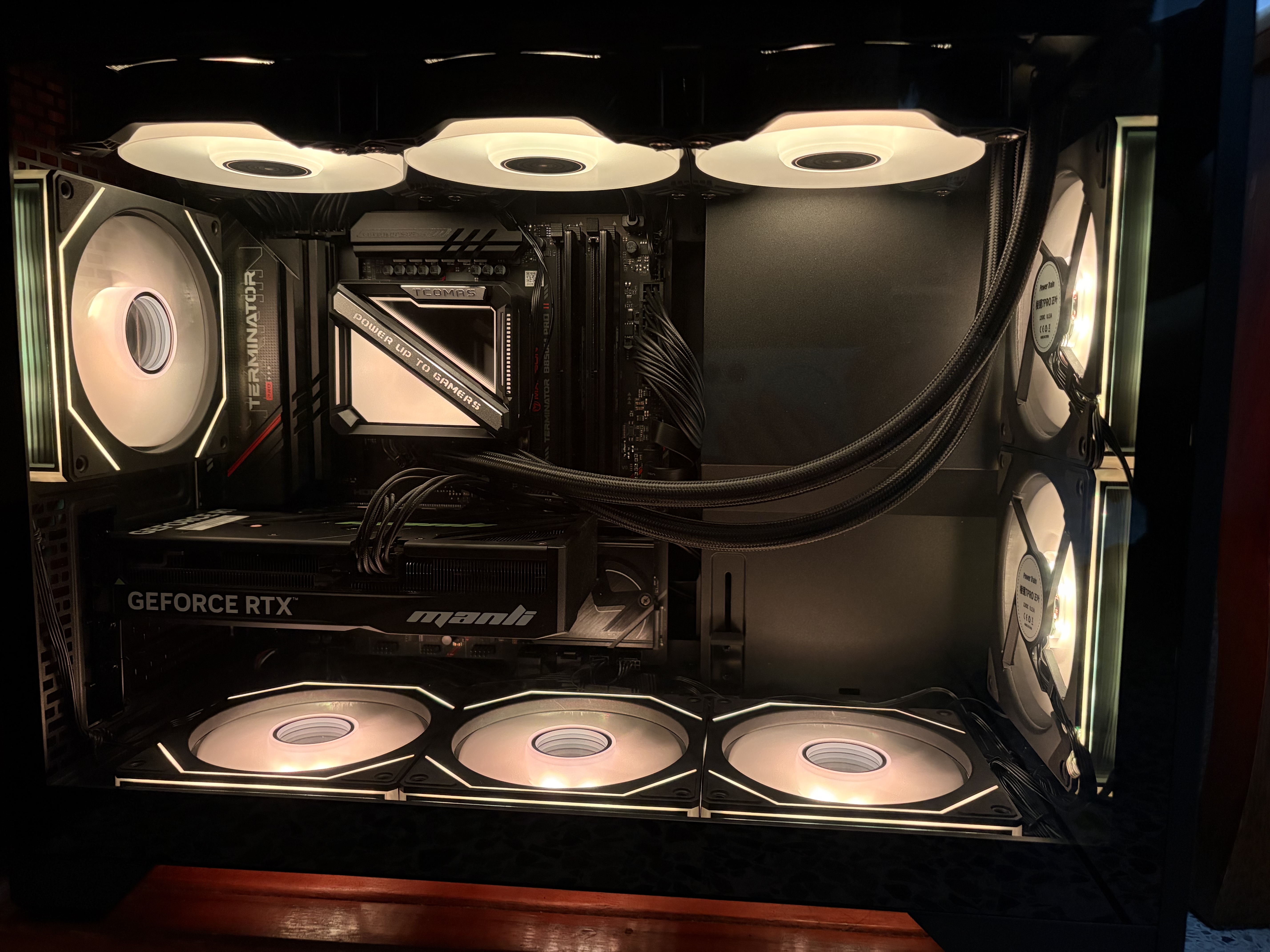 追风者（PHANTEKS）XT M3小旋风MATX黑色侧透散热台式电脑桌面小机箱(360水冷/9风扇位/四槽PCI/Type-C 20Gb)  实拍图