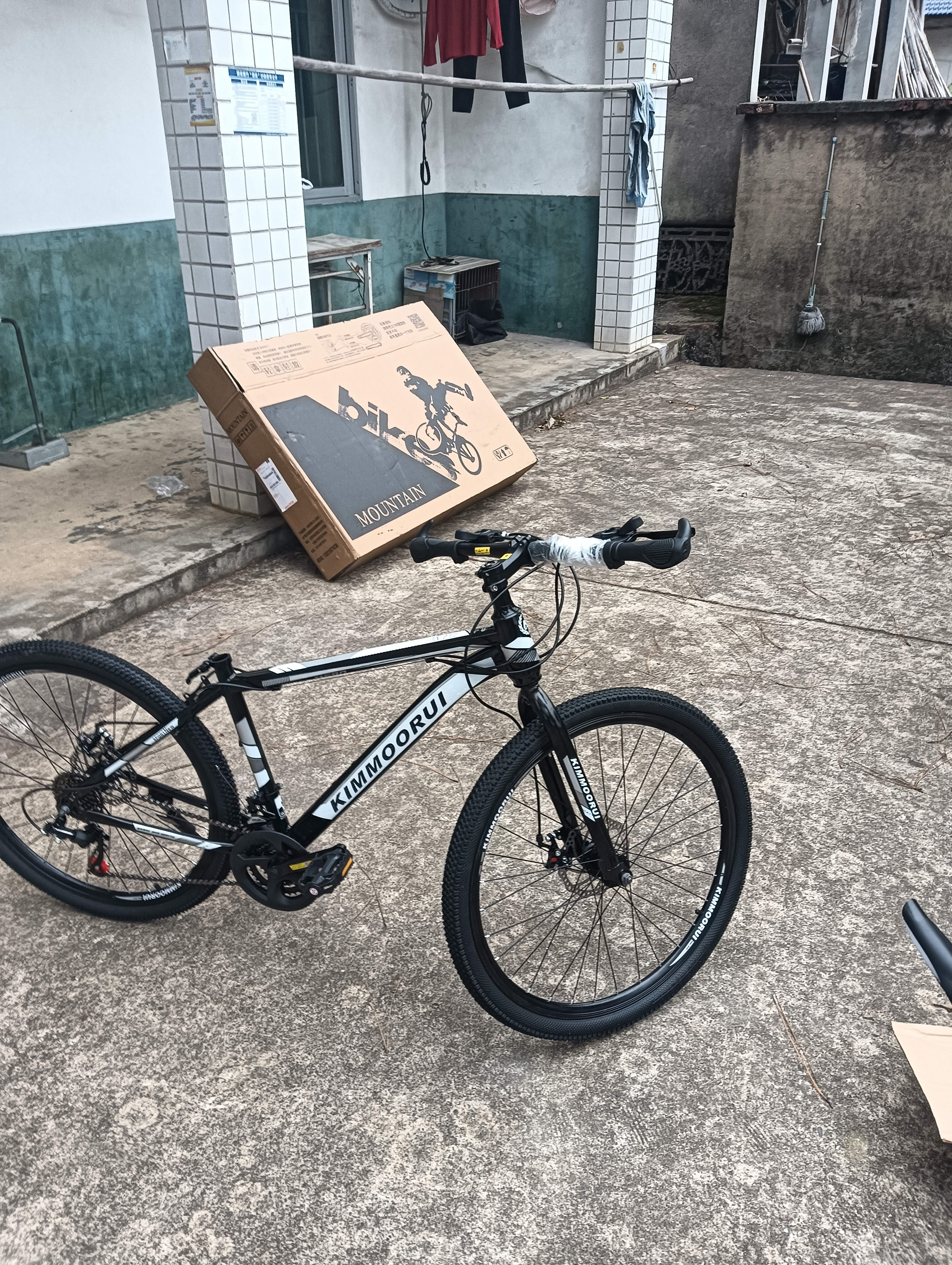金武端自行车成人山地车公路赛车单车骑行变速超轻越野中学生初中青少年 辐条-黑白色【整车发货免调试】 26寸21速 实拍图