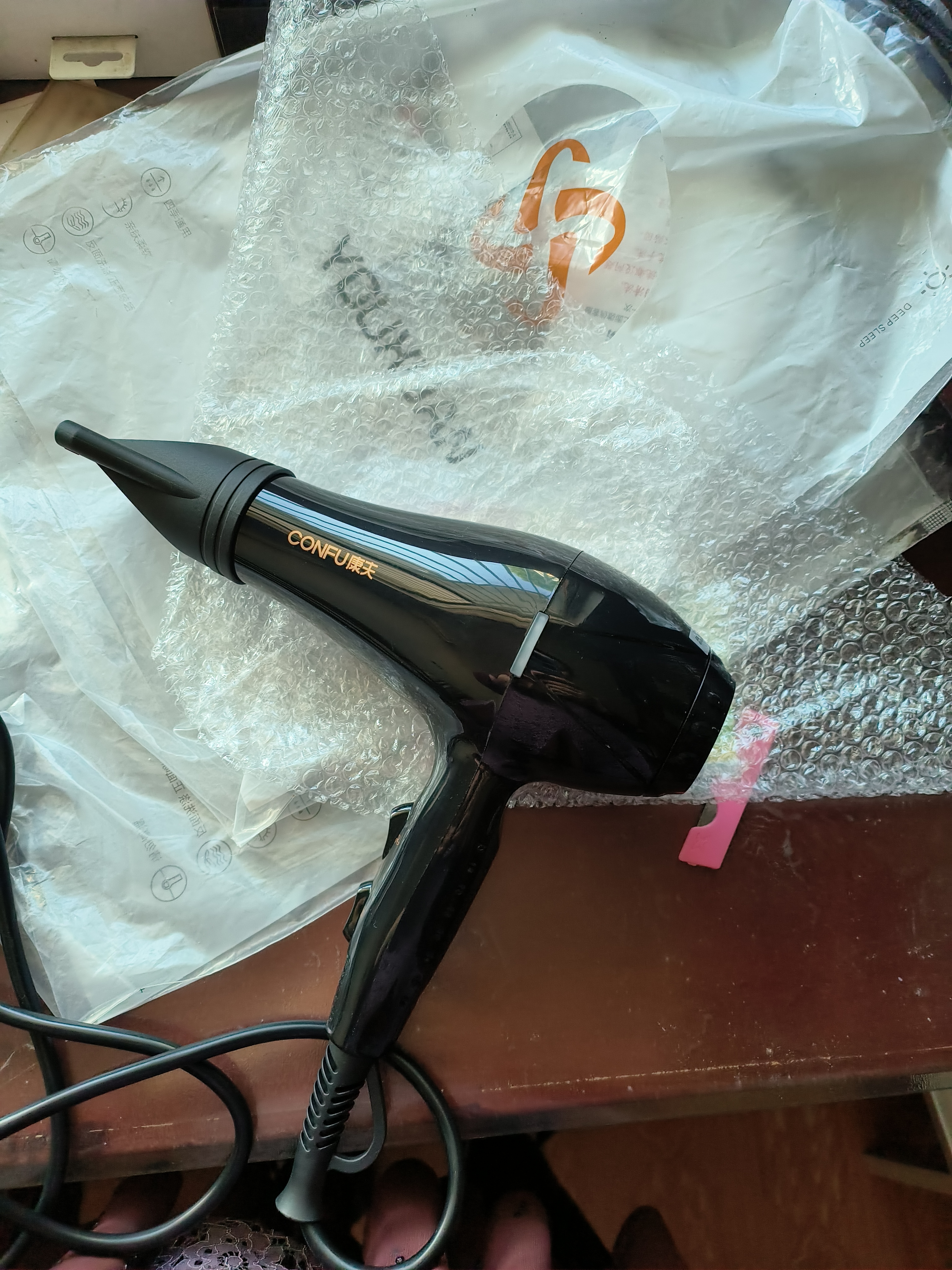 康夫（CONFU）电吹风机家用大功率2200W冷热风专业发廊级理发店恒温吹风筒机KF-8953 【家用发廊】大风力速干专业款 黑金 实拍图