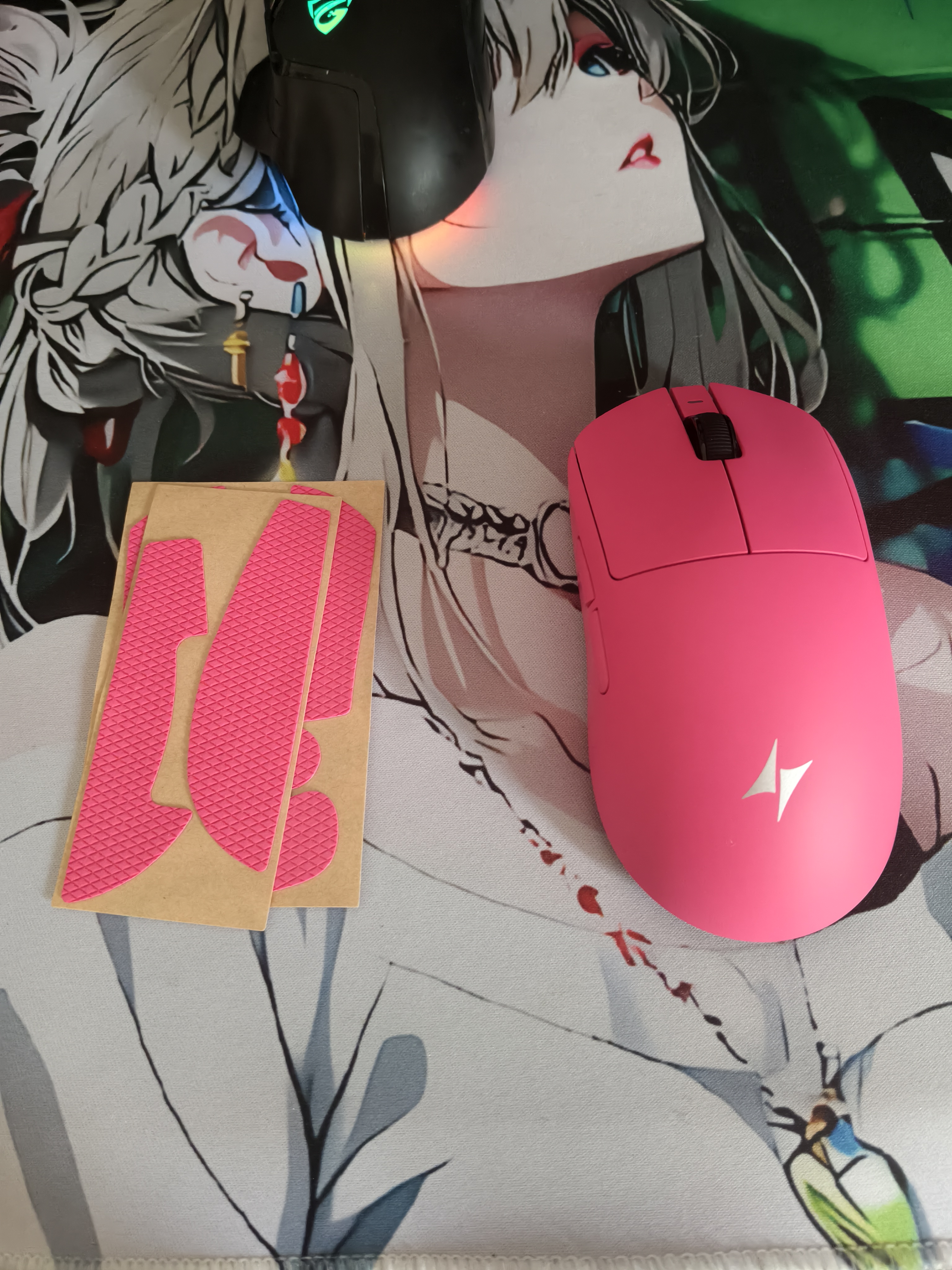 ATK 蜻蜓A9无线游戏鼠标电竞办公鼠标 有线/蓝牙/2.4G/星闪三模连接轻量化对称极简工学设计 FPS/MOBA A9 Plus 玫红色 实拍图