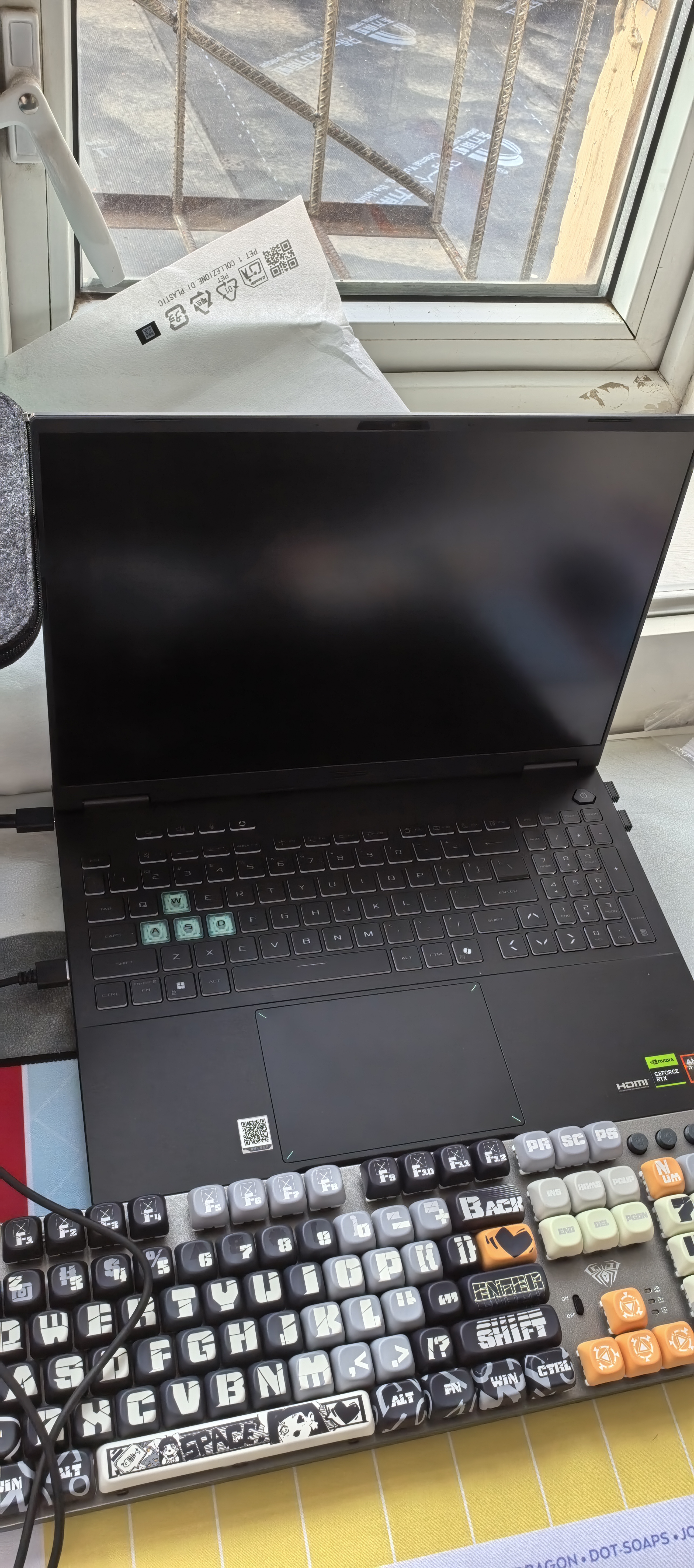 华硕天选6 Pro 锐龙版  16英寸游戏本 笔记本电脑(锐龙9 8940HX 16G 1T RTX5060 2.5K)灰 实拍图