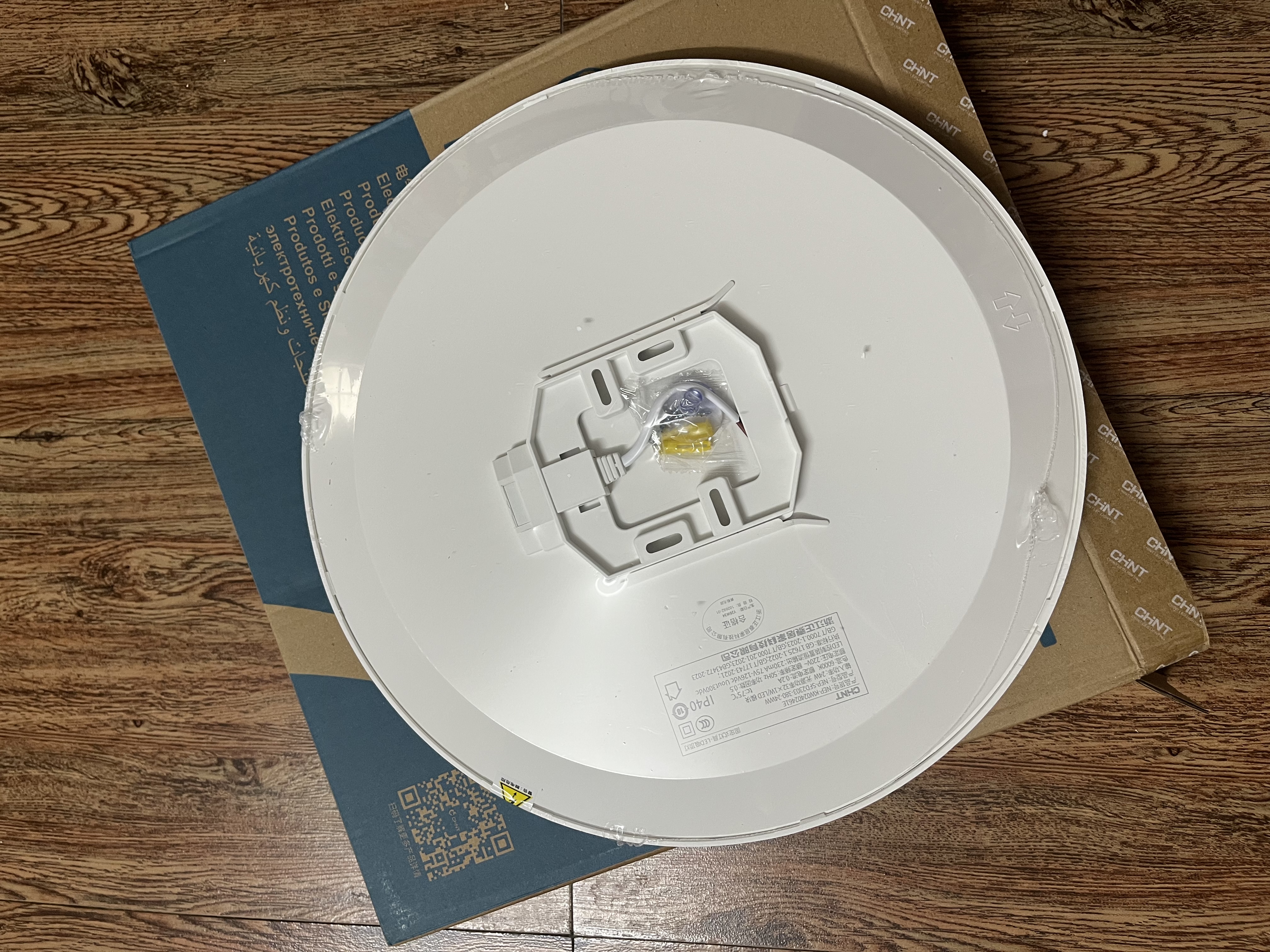 正泰（CHNT）吸顶灯LED卧室灯阳台过道灯具超薄超亮三防灯白光灯饰24W正白光 实拍图