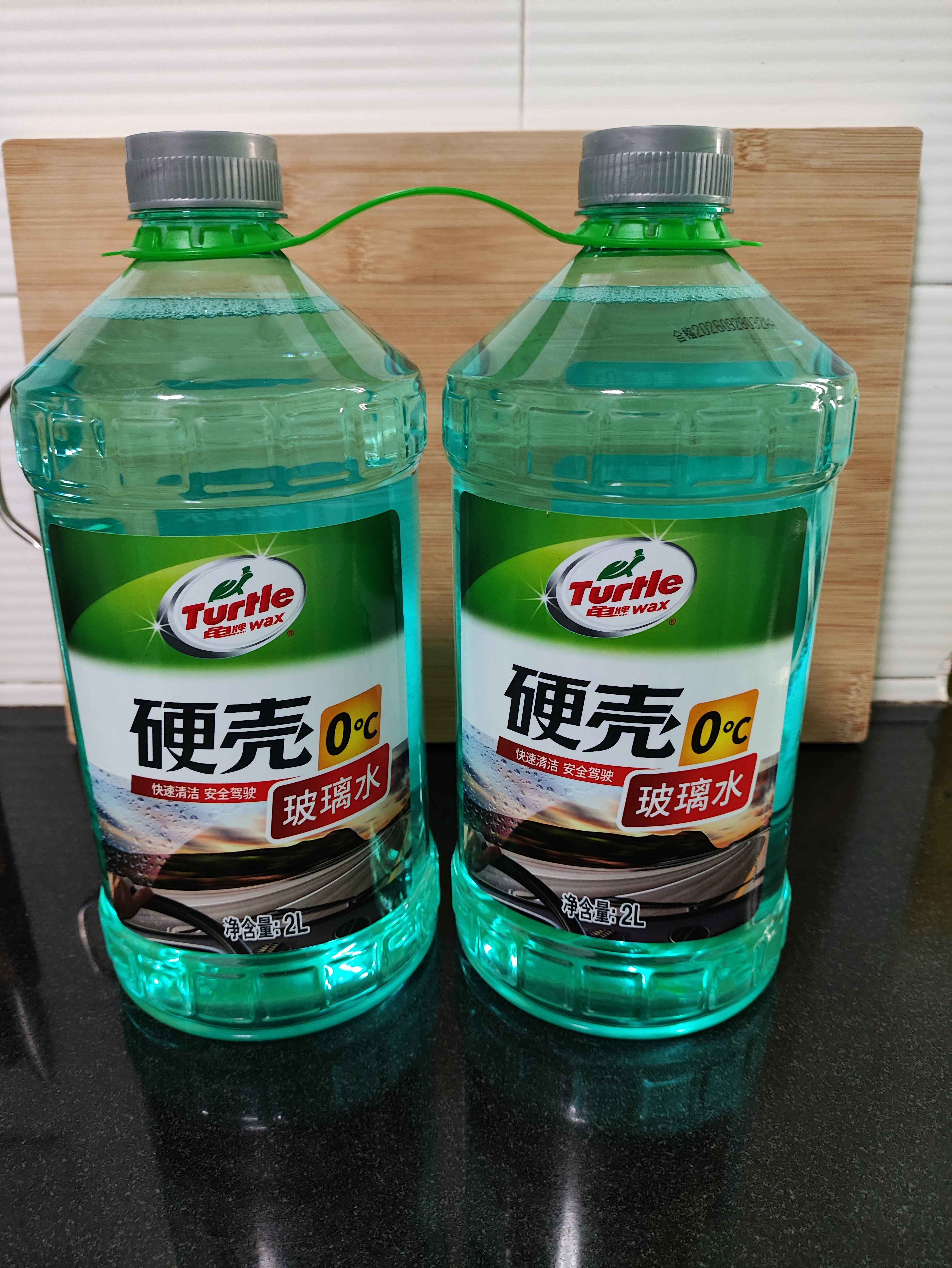 龟牌（Turtle Wax）硬壳玻璃水0度汽车强力去污去油膜除虫胶鸟粪雨刮水专用2L*2瓶 实拍图