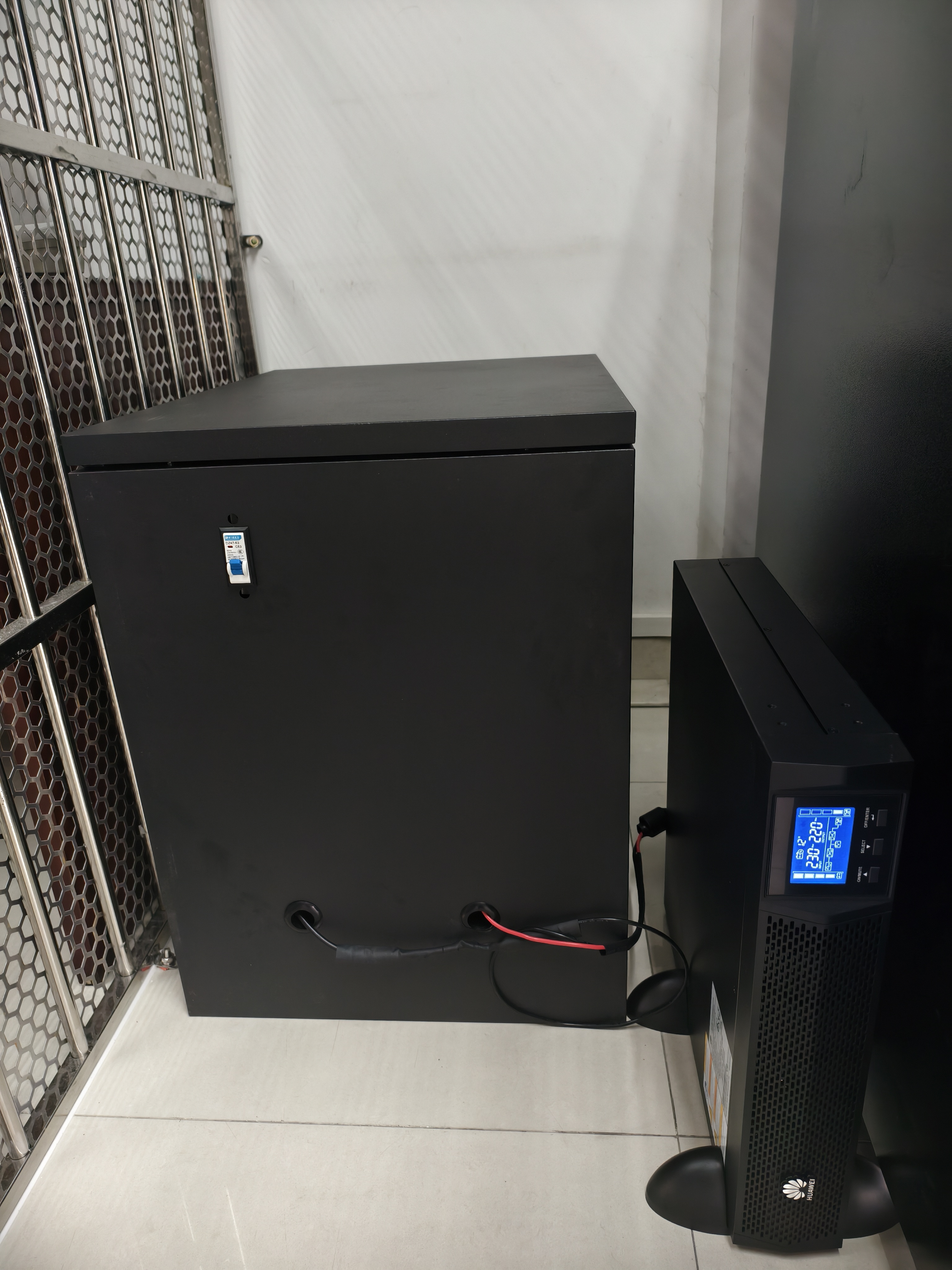 华为UPS2000-G-3KRTL电池+电池柜套装 满载2400W续航30分钟 在线式UPS不间断电源 塔式机架互换 实拍图