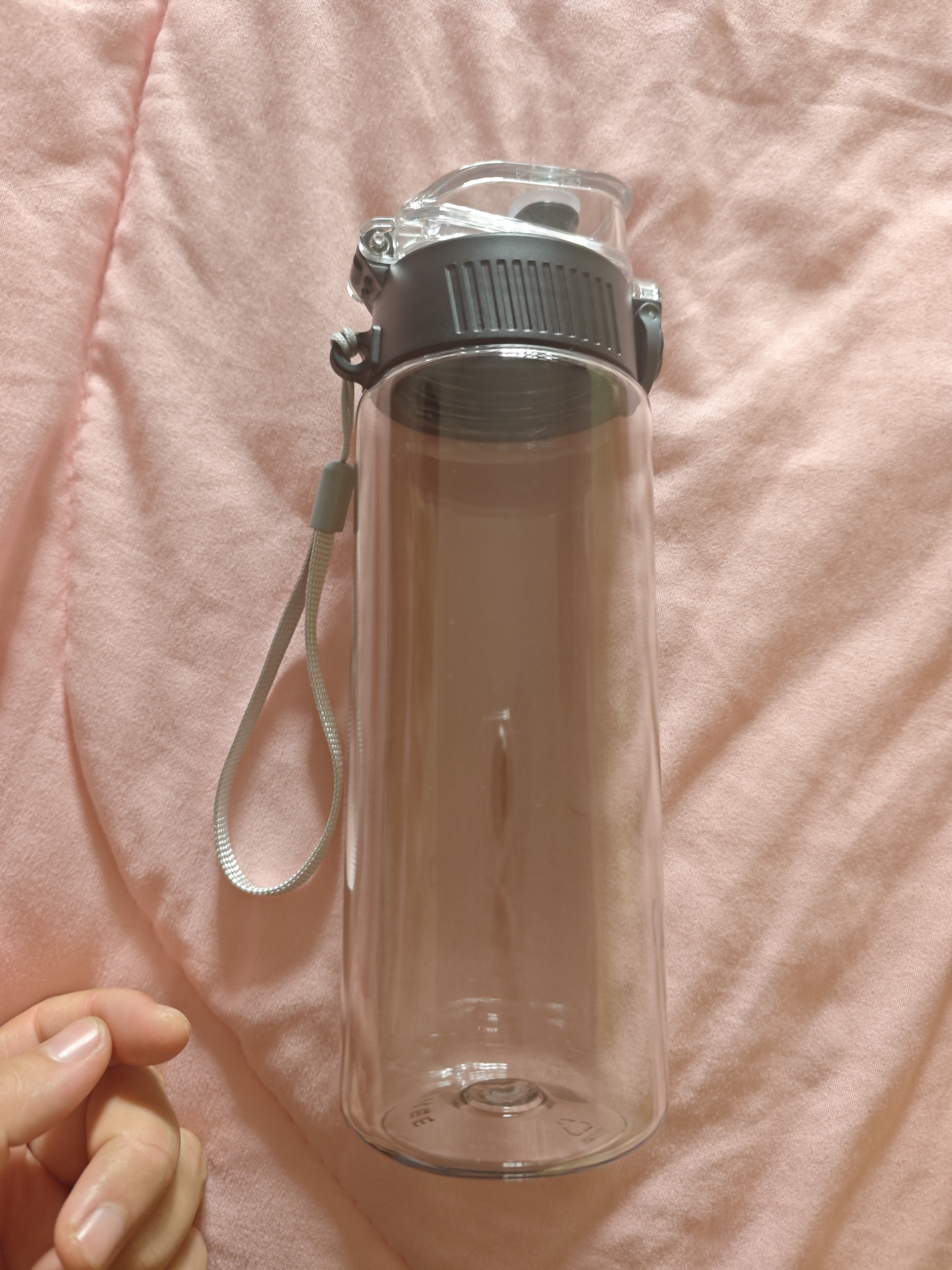京东京造 运动水杯Tritan大容量水壶学生儿童塑料杯【防漏水】黑600ml 实拍图