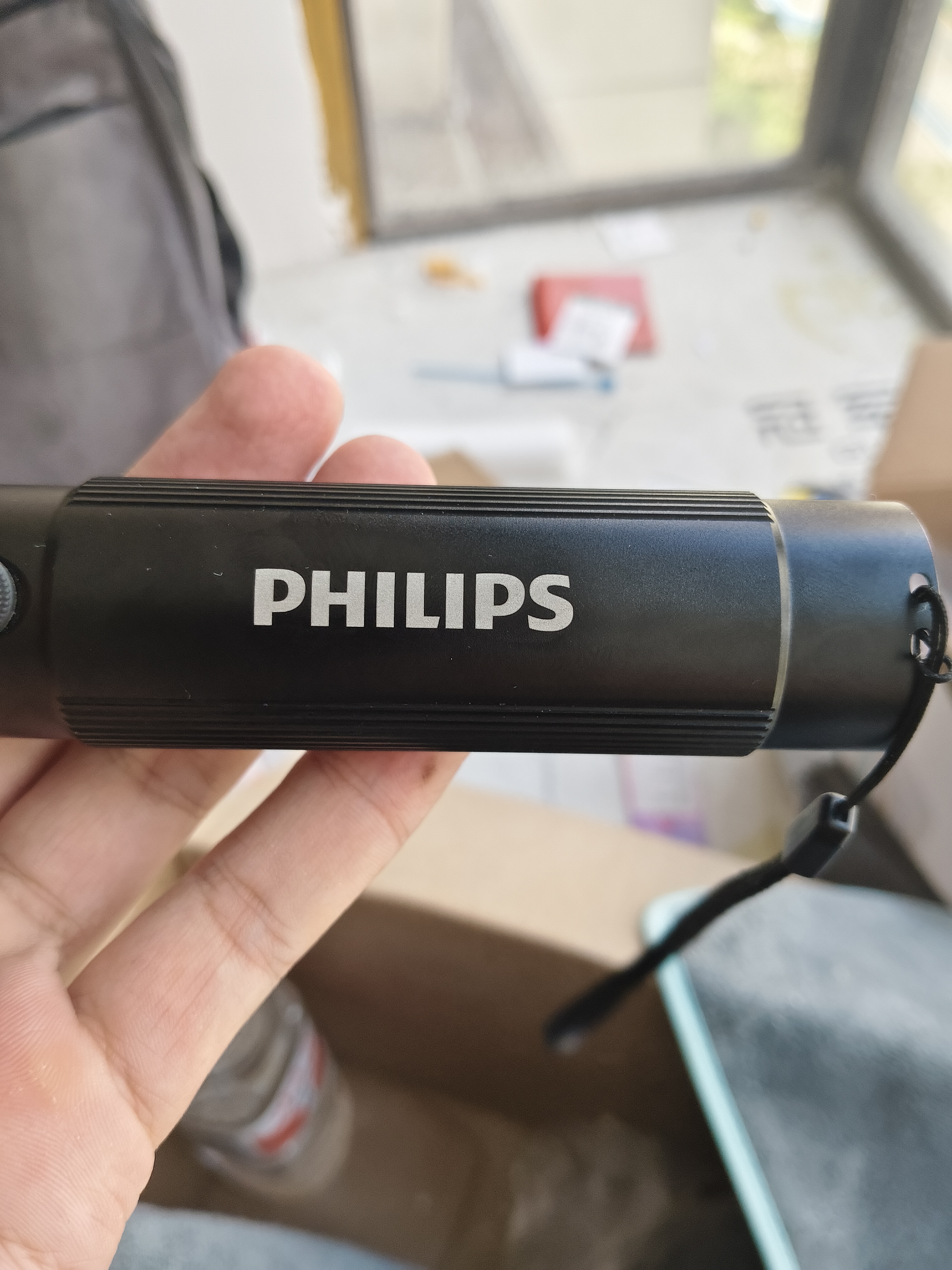 飞利浦（PHILIPS）手电筒强光手电超亮超长续穿天家用小型便携充电军户外照明应急灯 实拍图