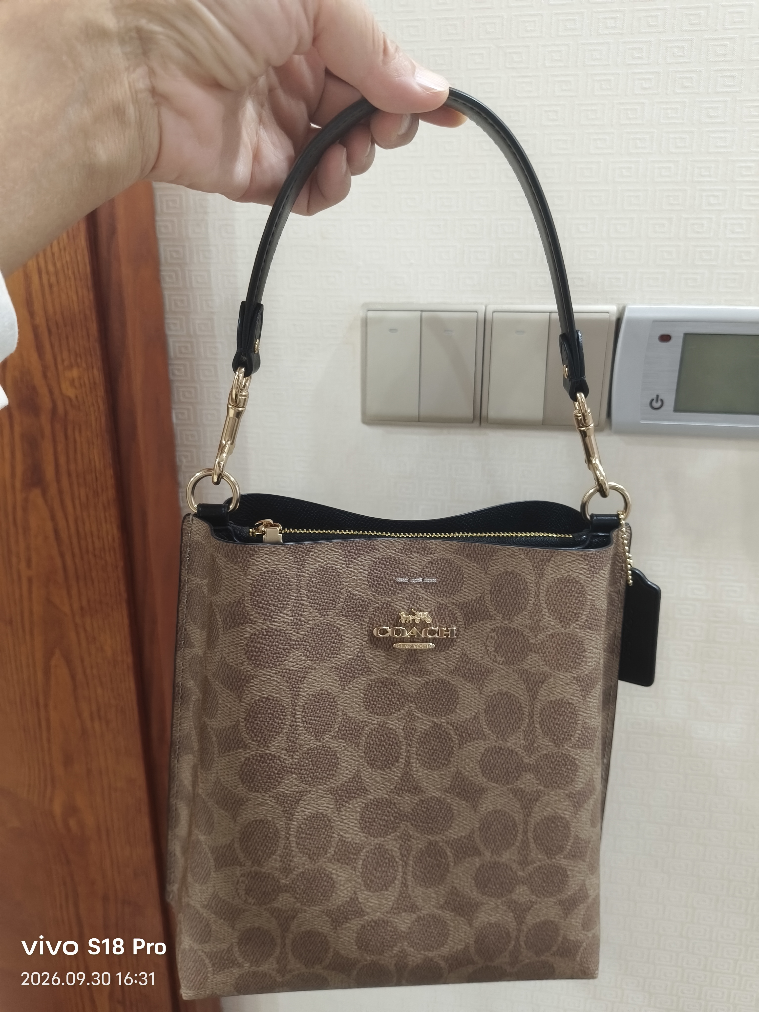 蔻驰（COACH）【品牌直供】女士MOLLIE中号水桶包棕黄拼黑色CBQ33礼物次日达 实拍图