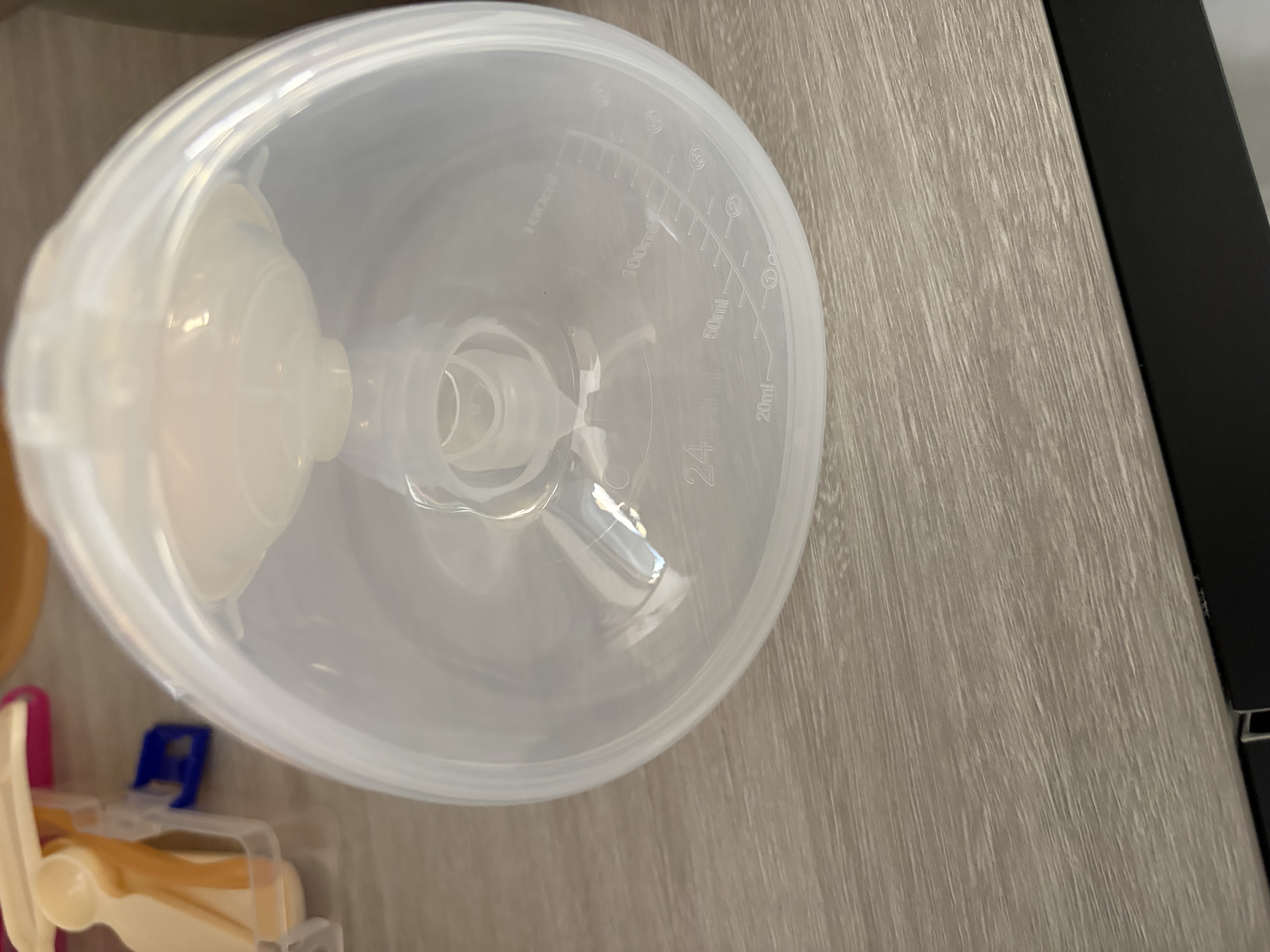 小白熊电动吸奶器 免手扶双边全自动便携挂脖式 双边挤奶器Z2 实拍图