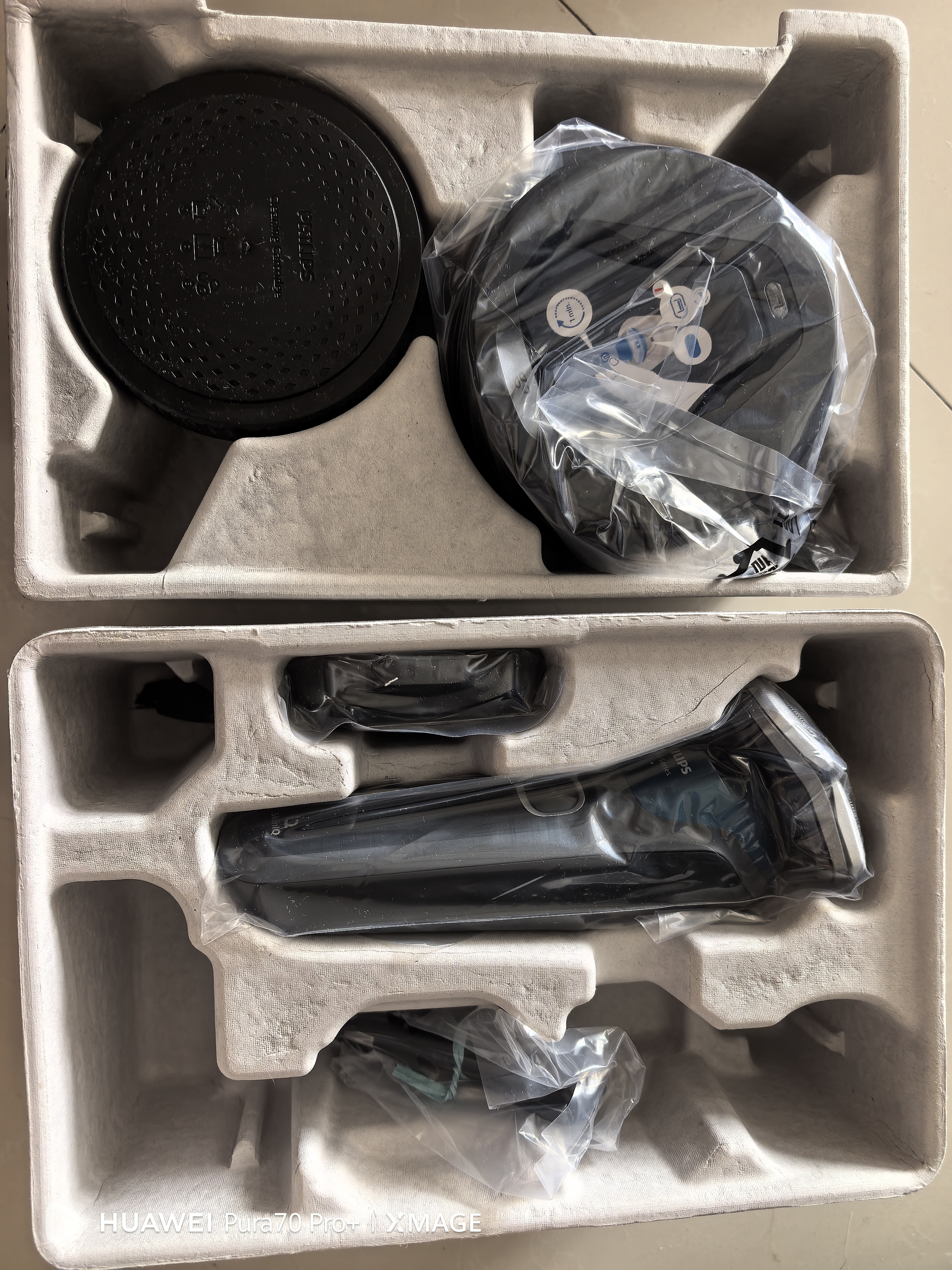 飞利浦（PHILIPS）剃须刀电动原装进口刀头电动胡须刀新款蜂巢5系S5832升级剃胡刀刮胡刀S5831三刀头正品送男友礼物 【新品5系Pro】微提切科技 SU5899 带清洁仓 实拍图