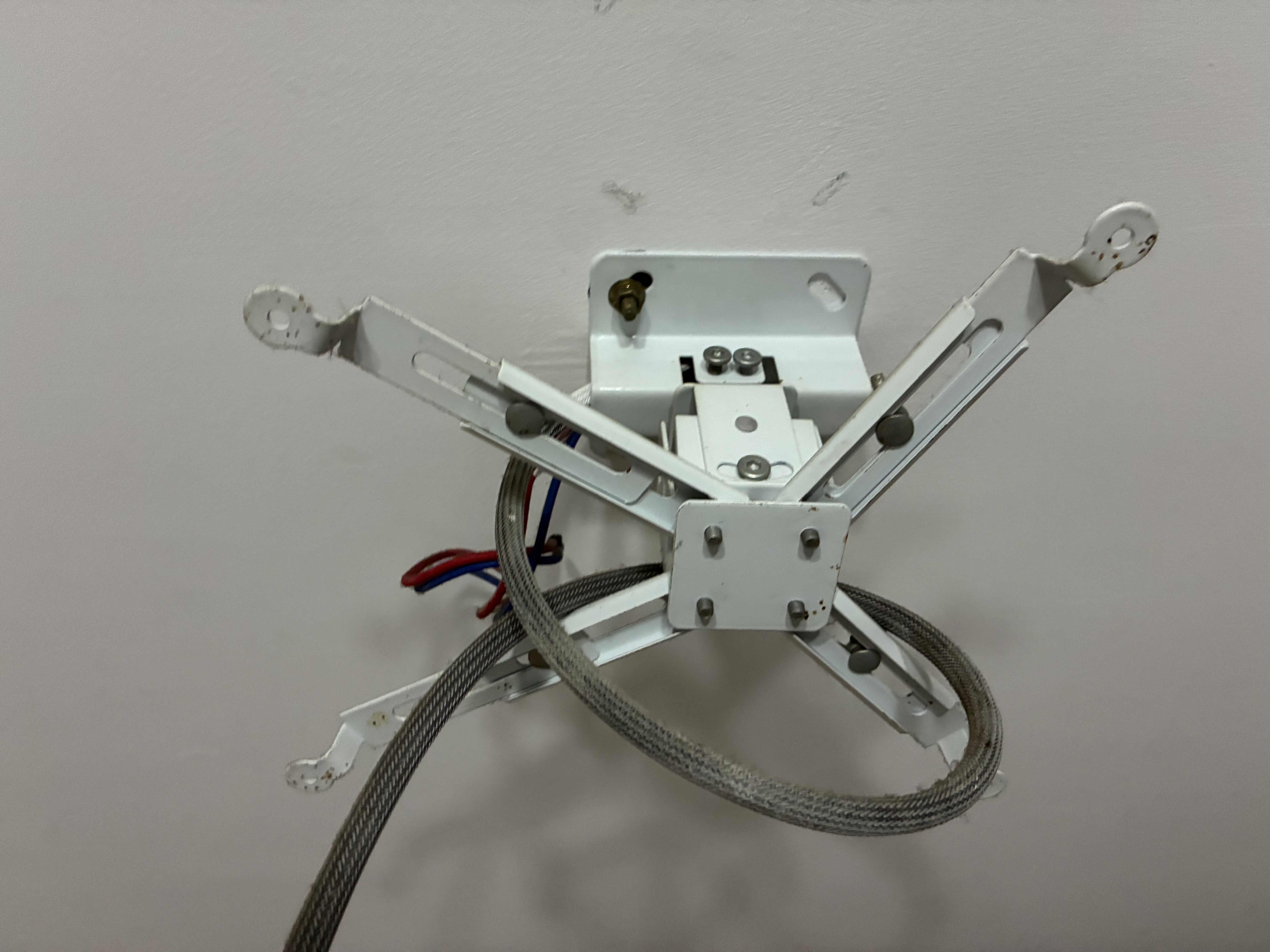 爱普生（EPSON）EF-15W 家用投影仪 3LCD高亮家庭影院智能投影机（0.62”大芯片 1000流明 激光） 实拍图