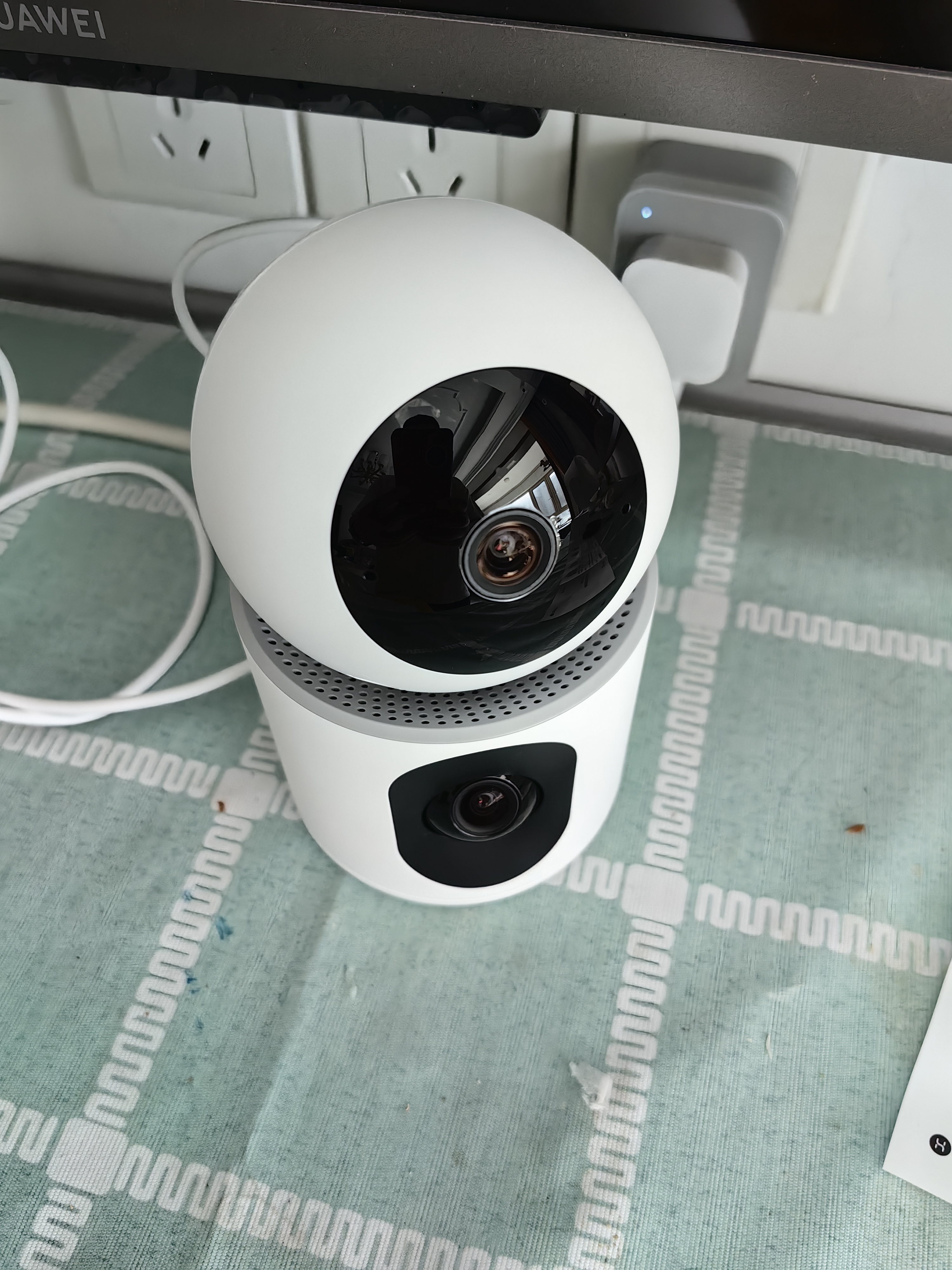 鸿蒙智选华为智慧生活双500万摄像头监控家用360度无死角带夜视全景可对话可视频 室内家庭看护海雀双雀Pro 实拍图