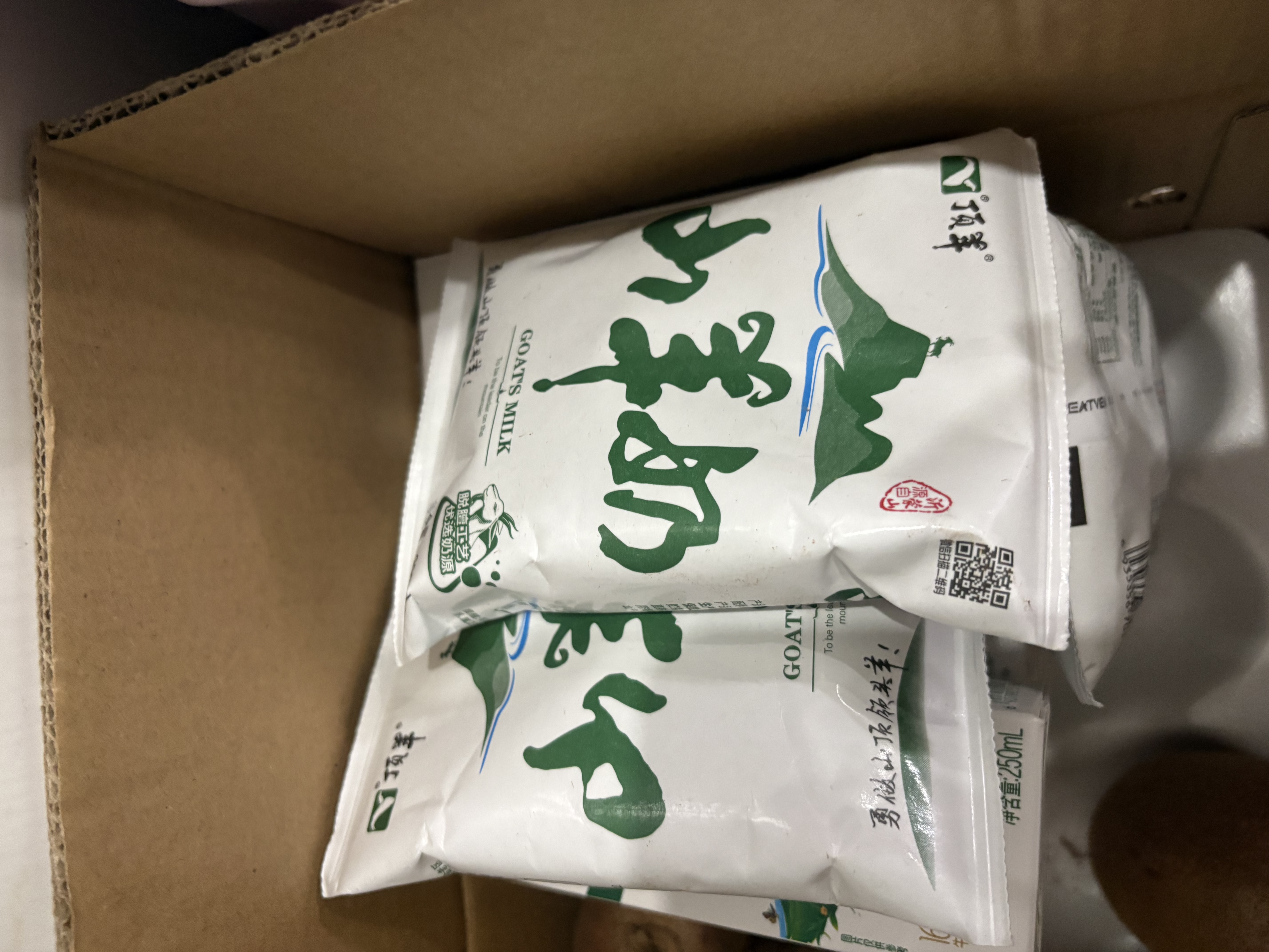 顶羊【新鲜日期】山羊奶200ml*12袋易吸收中老年营养调制乳非牛奶礼盒 实拍图