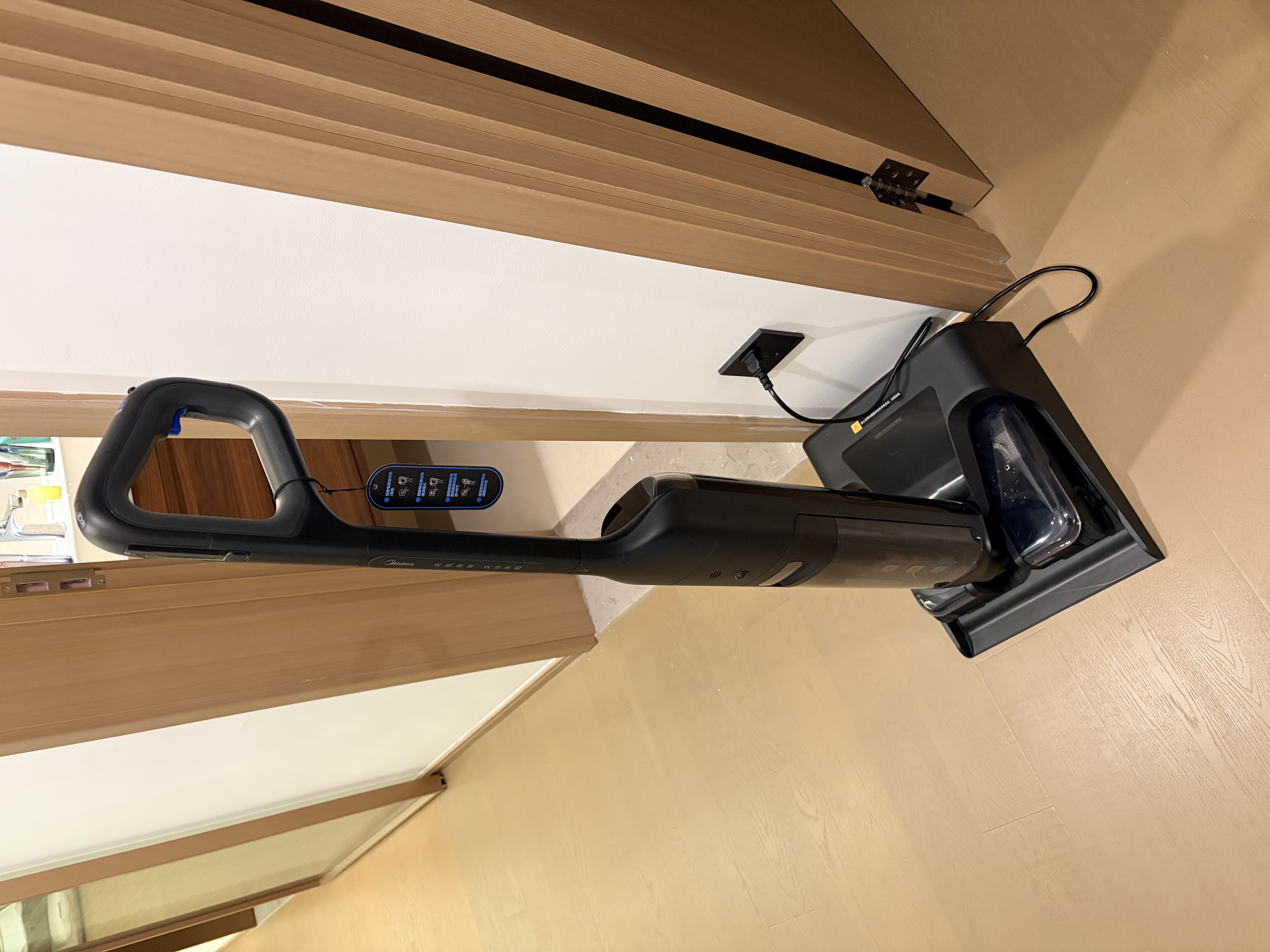 美的（Midea）可爱多泡泡洗地机MF70Pro【泡沫热水洗地 9.9CM超薄躺平】吸拖洗一体拖地机 家用自动清洗扫地机 实拍图