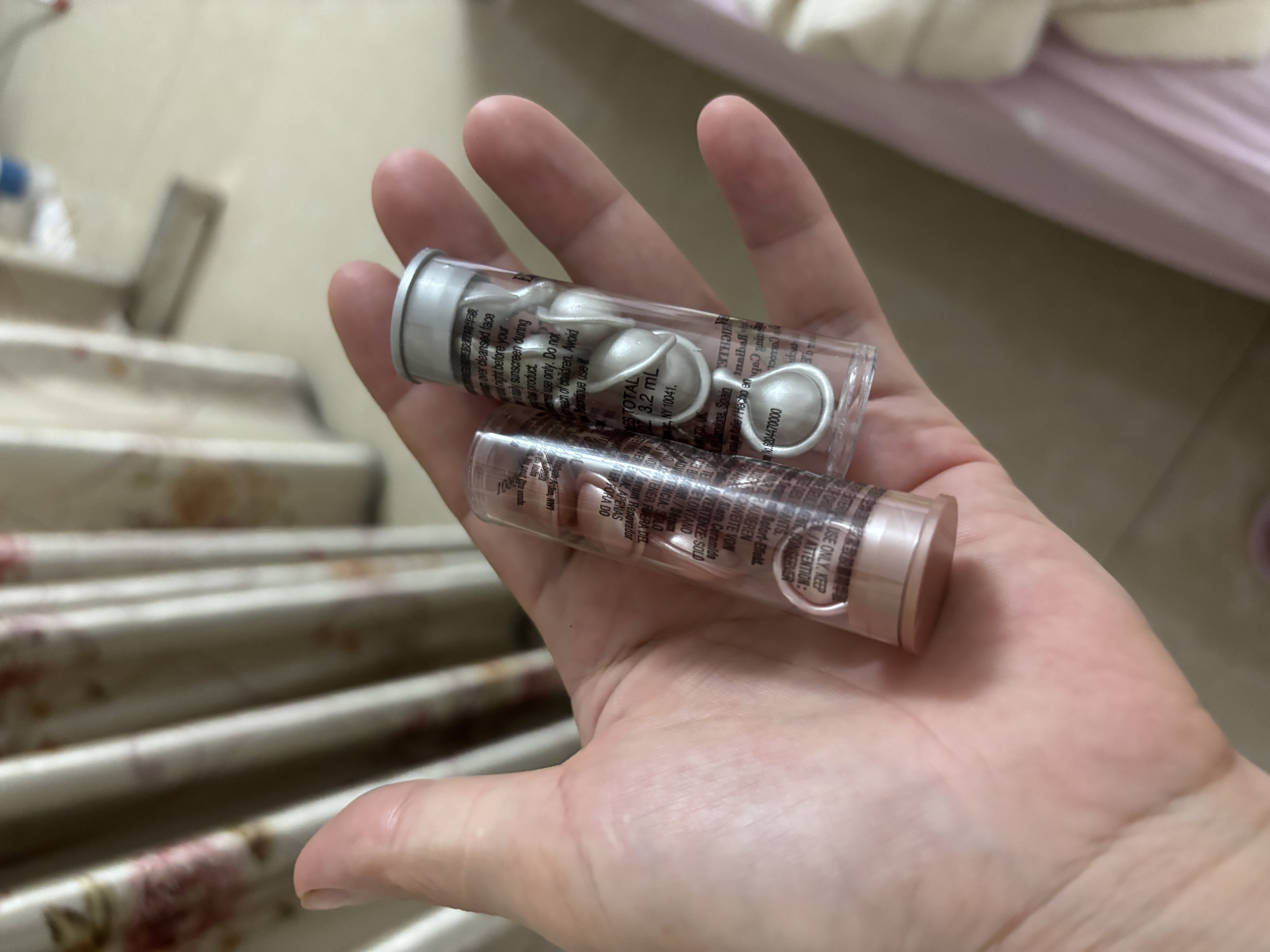 伊丽莎白雅顿眼胶7粒 实拍图