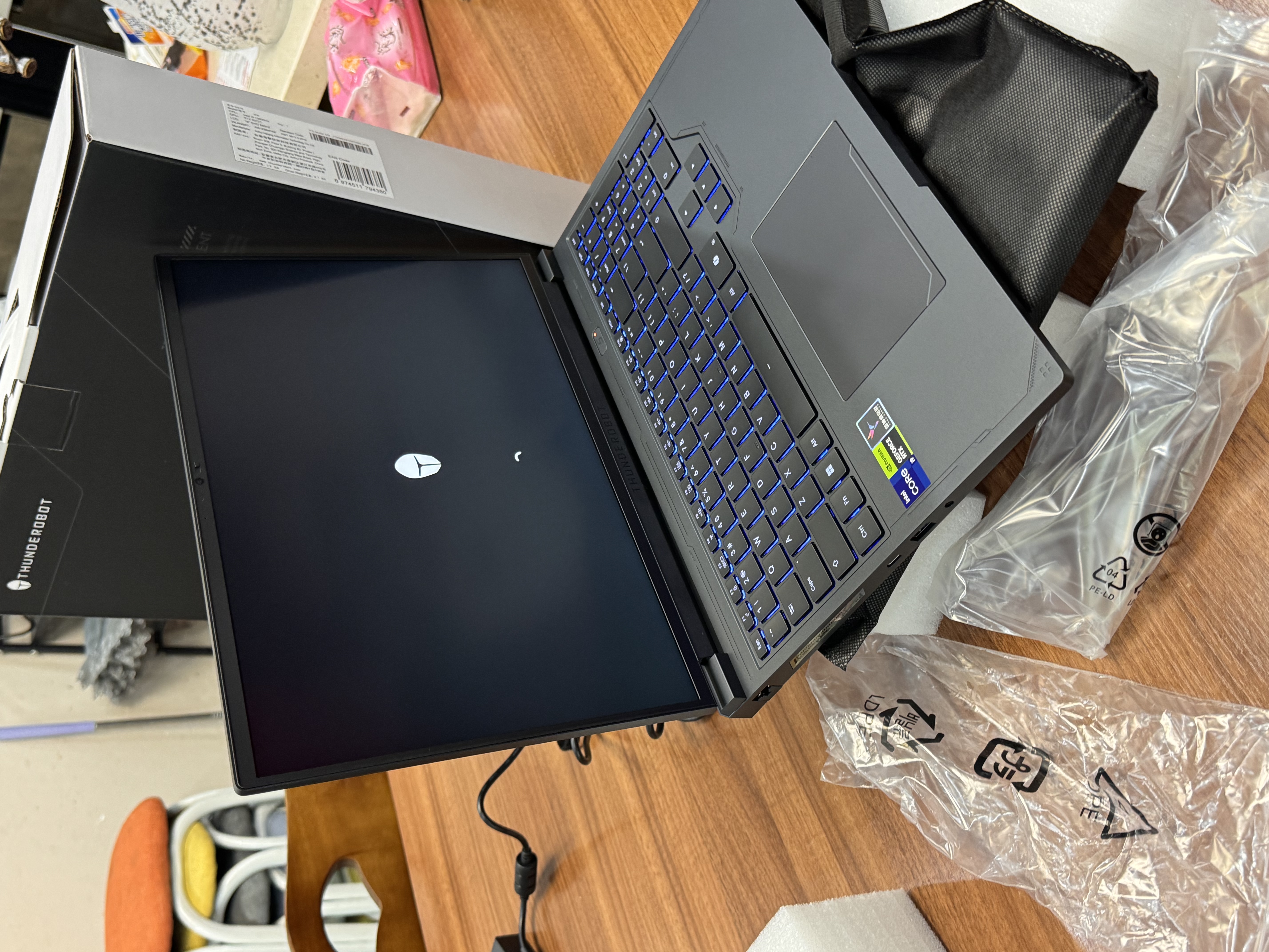 雷神猎刃S 16英寸游戏本笔记本电脑（英特尔酷睿i9HX RTX5070Ti 16G 1T）国家政府补贴 实拍图