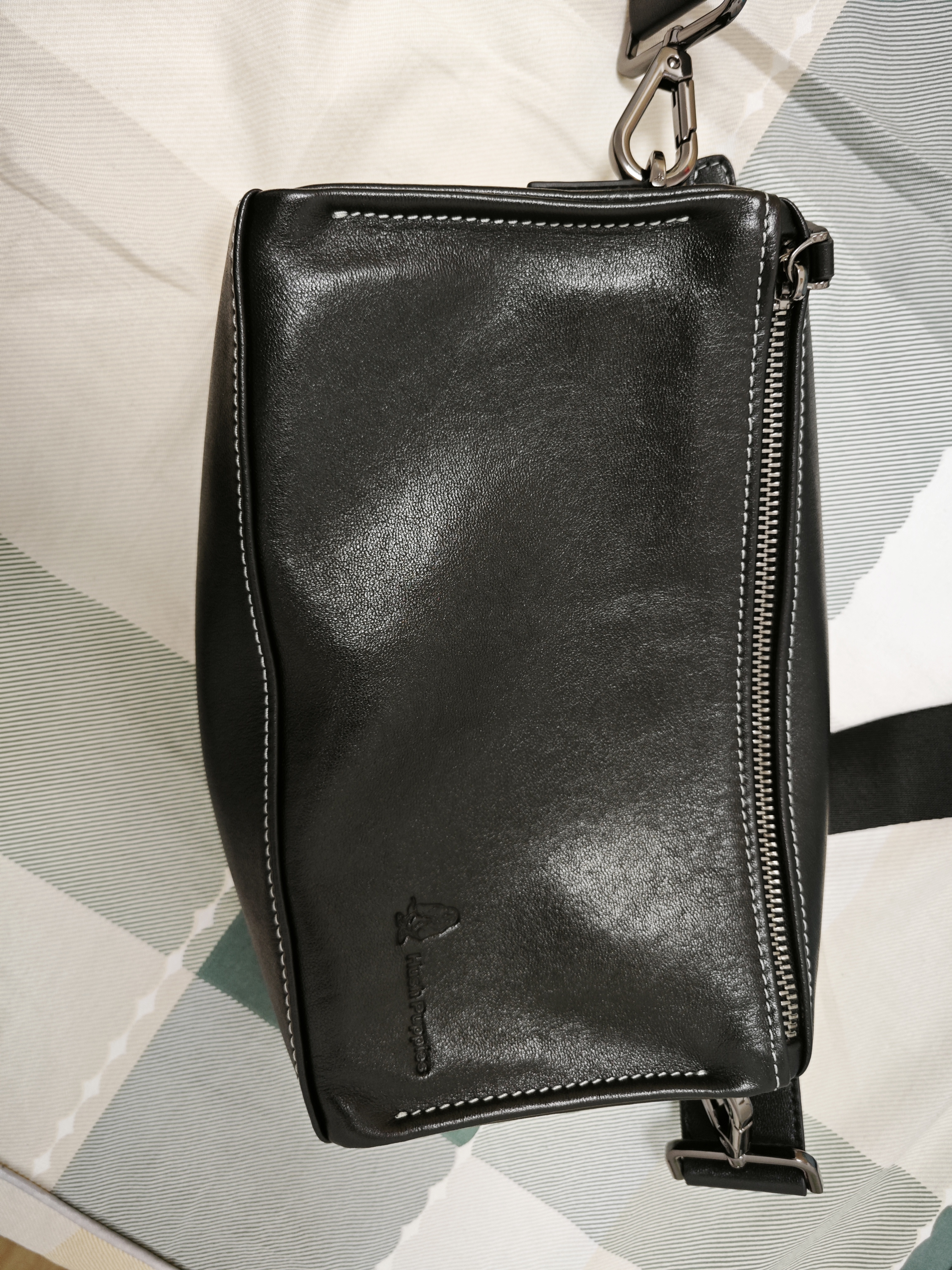 暇步士（Hush Puppies）窄肩带斜挎单肩包头层牛皮男大容量复古邮差挎包休闲简约生日礼物 实拍图