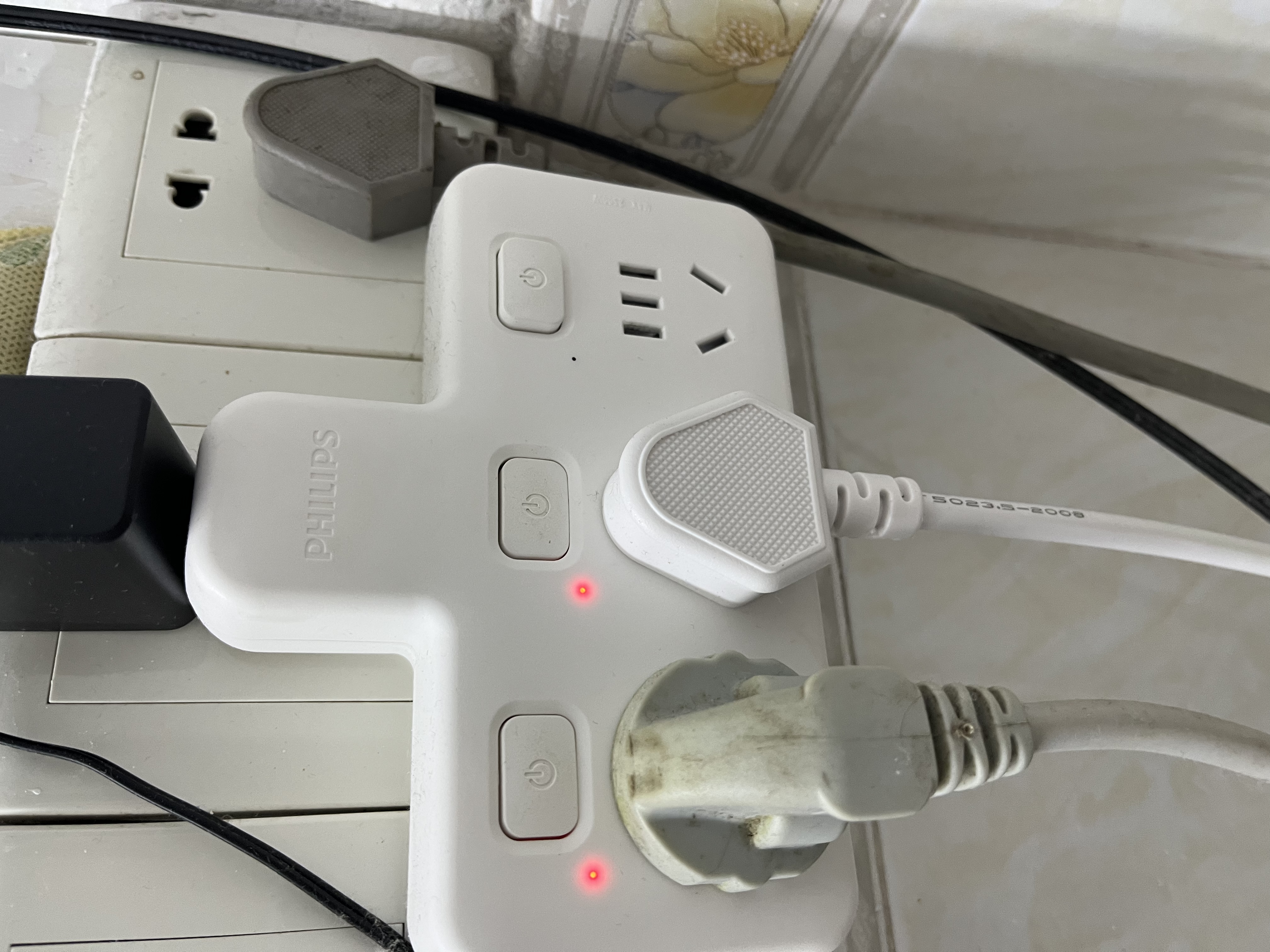 飞利浦（PHILIPS）一转三分控插座转换器儿童保护门耐高温厨房用适用【一件包邮】床头可折叠多功能插座学生宿舍安全 实拍图