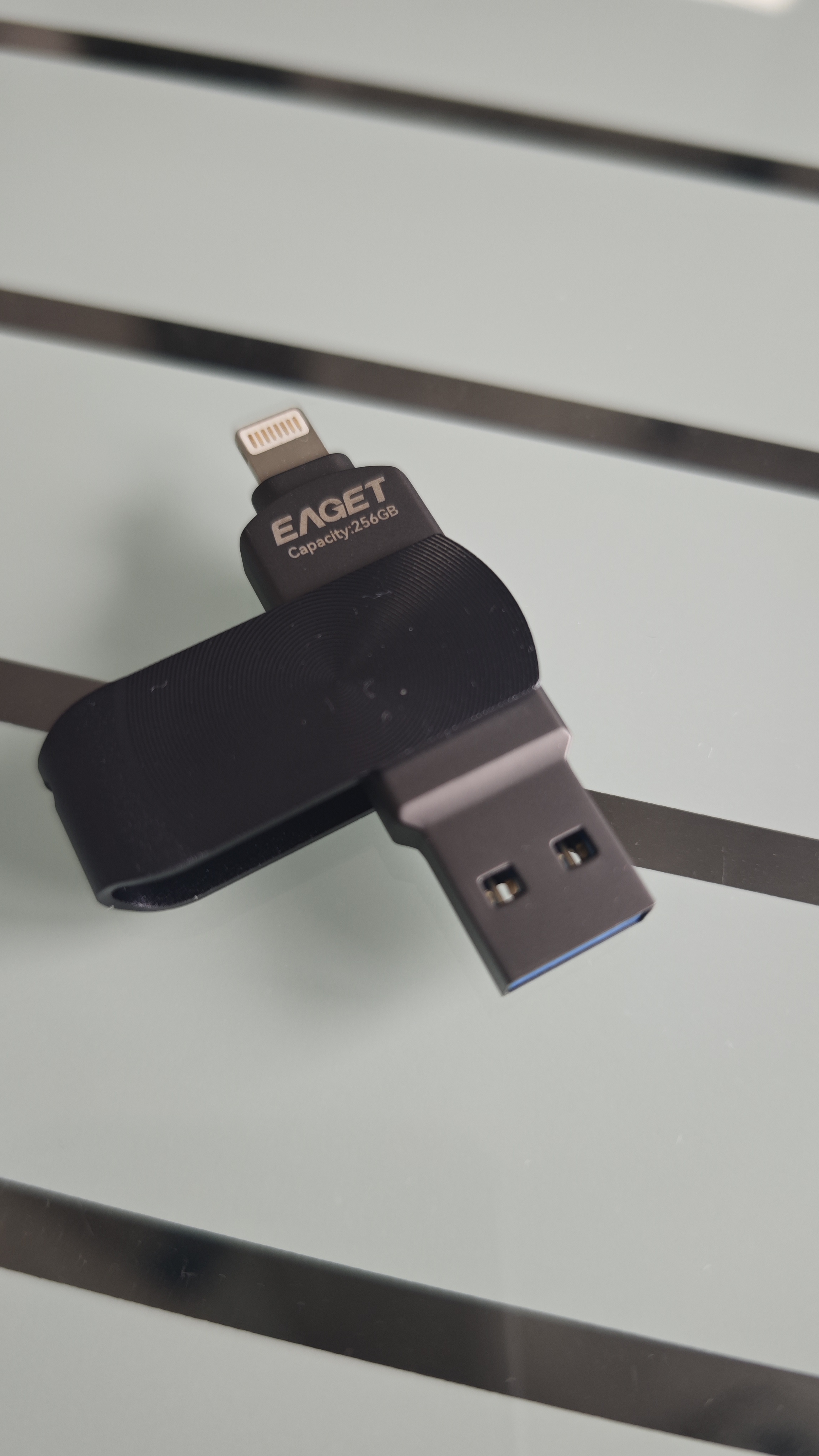 忆捷（EAGET）256GB Lightning USB3.0苹果手机U盘 i66官方MFI认证一键备份iphone/ipad扩容电脑笔记本两用优盘 实拍图