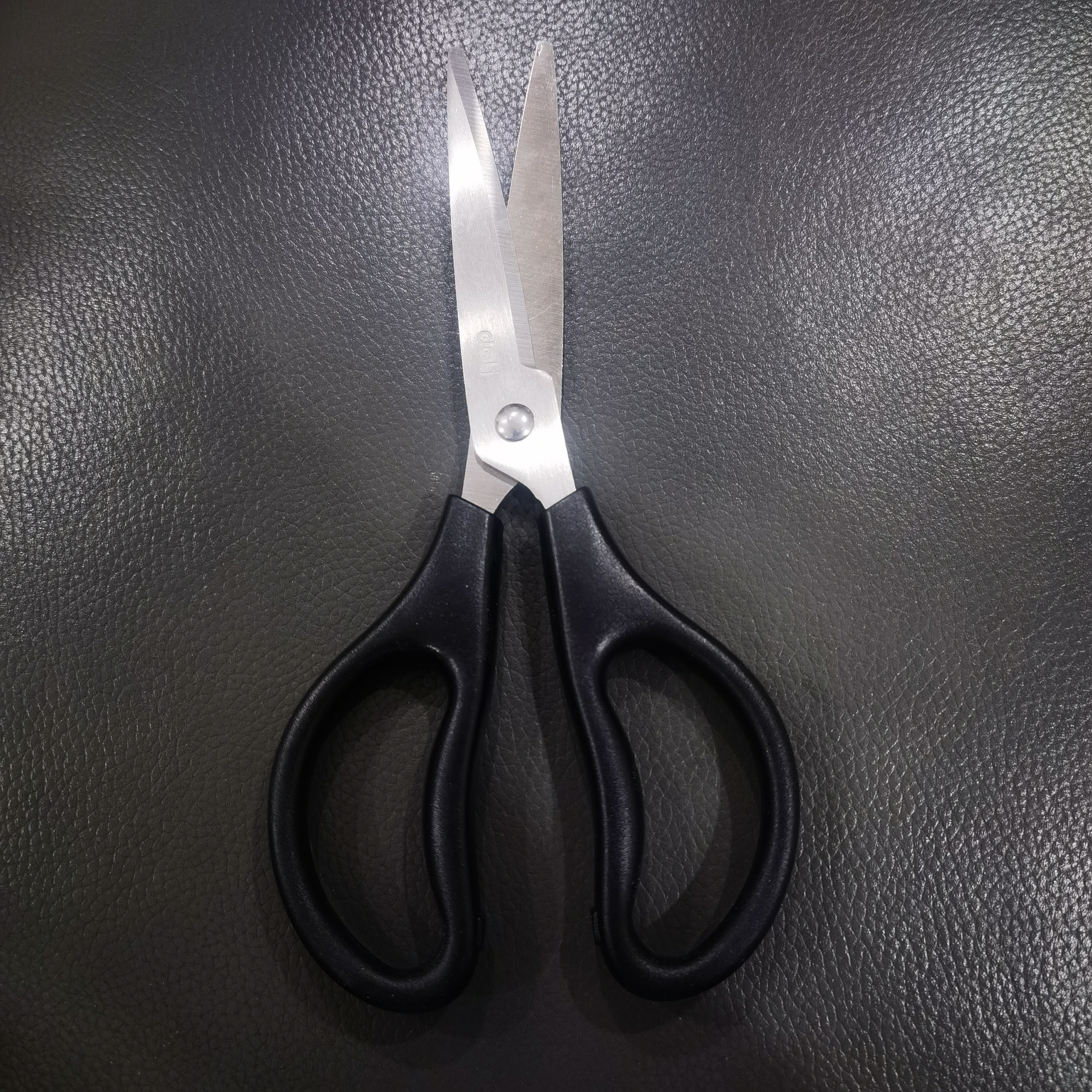 得力（deli）剪刀办公小剪子裁切文具中号180mm家用剪拆快递刀美工刀办公用品家用学生工具 TJ125 实拍图