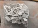 联塑（LESSO）PPR塑胶管件水管管卡 自来水管鞍型管卡6分dn25白色 热熔水管配件管夹塑胶卡子 20个/包 实拍图