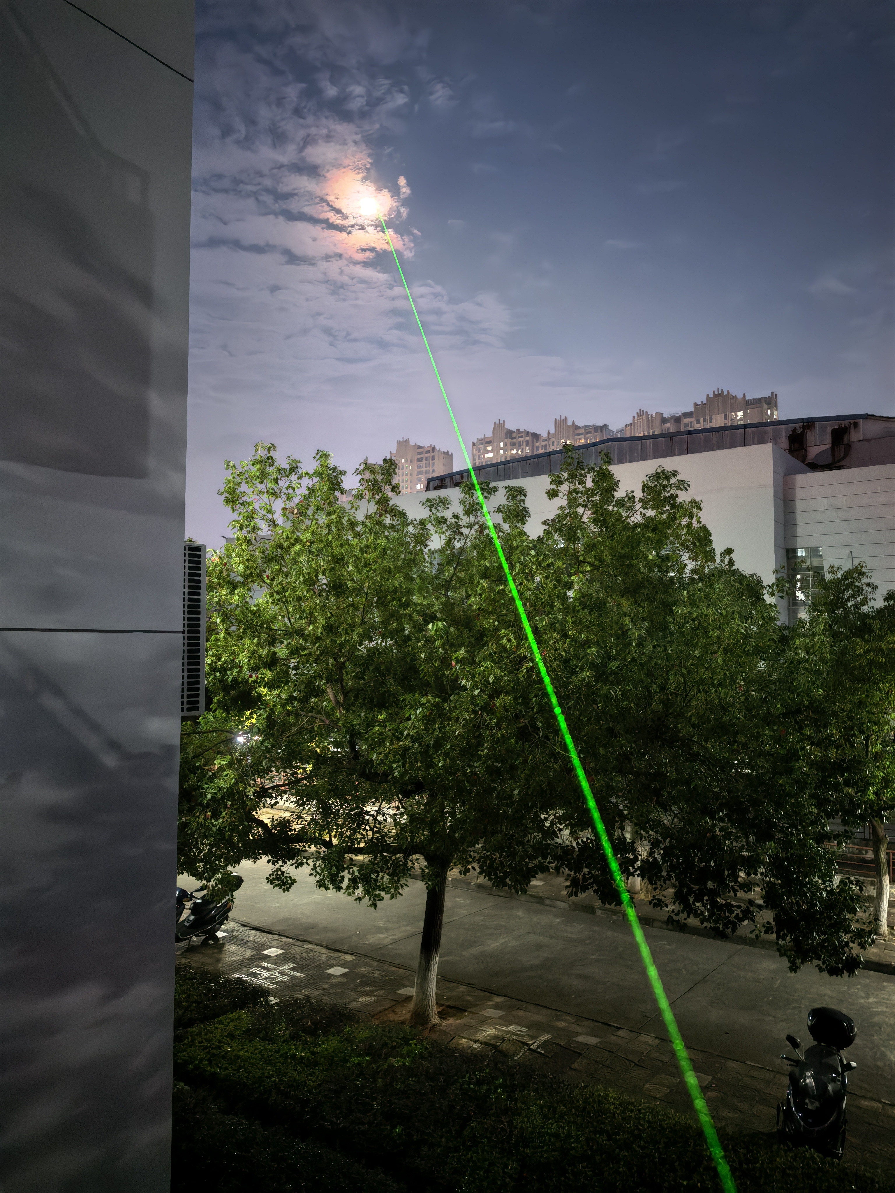 惠斯特H20激光笔京东自营远射强绿光大功率激光灯镭射户外指星笔LED液晶屏专用指示笔工地绿光手电充电款 实拍图