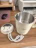 美的（Midea）第二代便携式可折叠烧水杯电热水壶差旅 保温泡面杯0.7L小容量迷你无缝内胆  SH07S104 实拍图