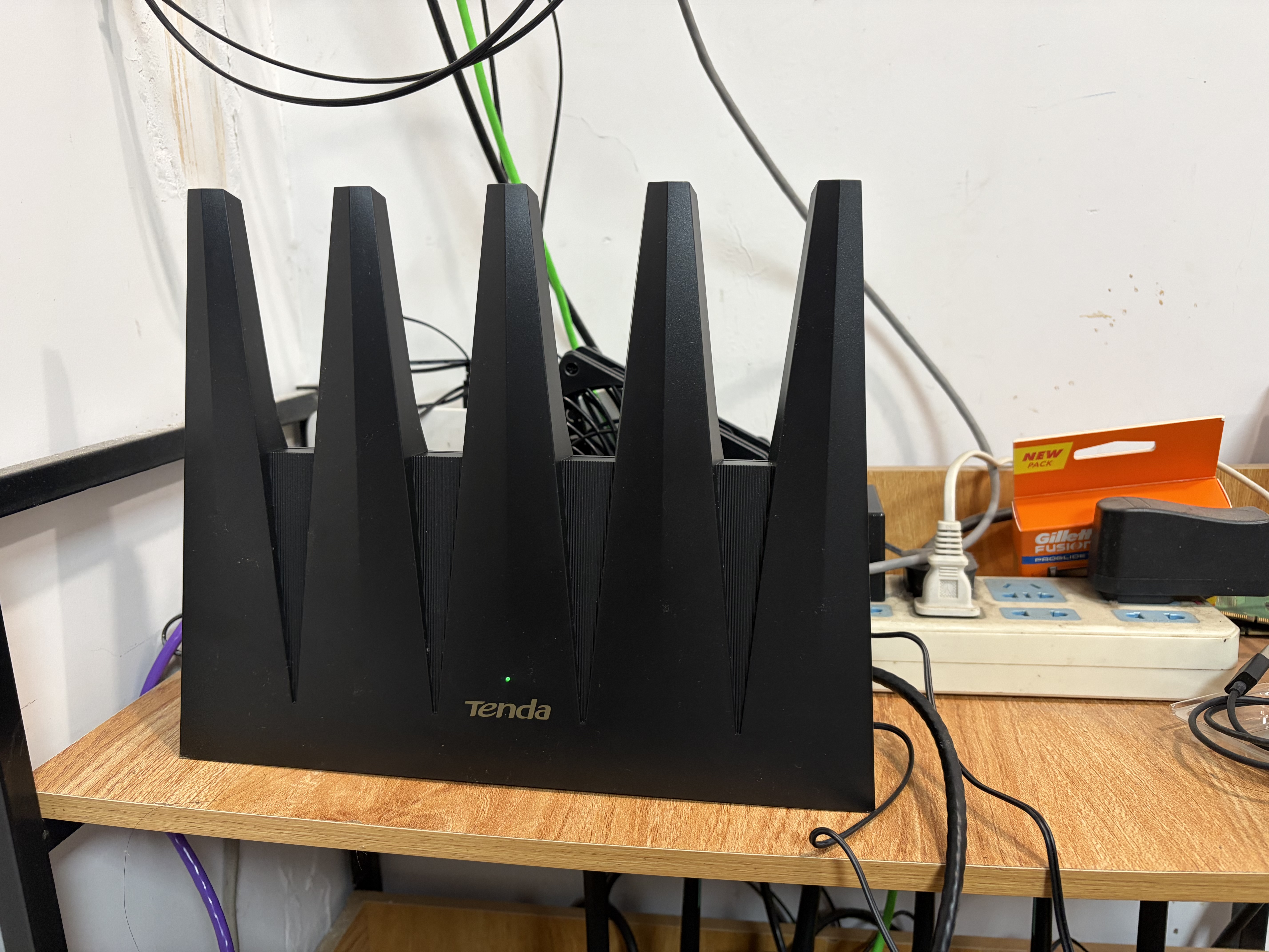 Tenda腾达路由器WiFi7【云霄BE5100】千兆穿墙王信号放大器增强无线超强2.5g网口家用电竞立式BE6L Pro 实拍图