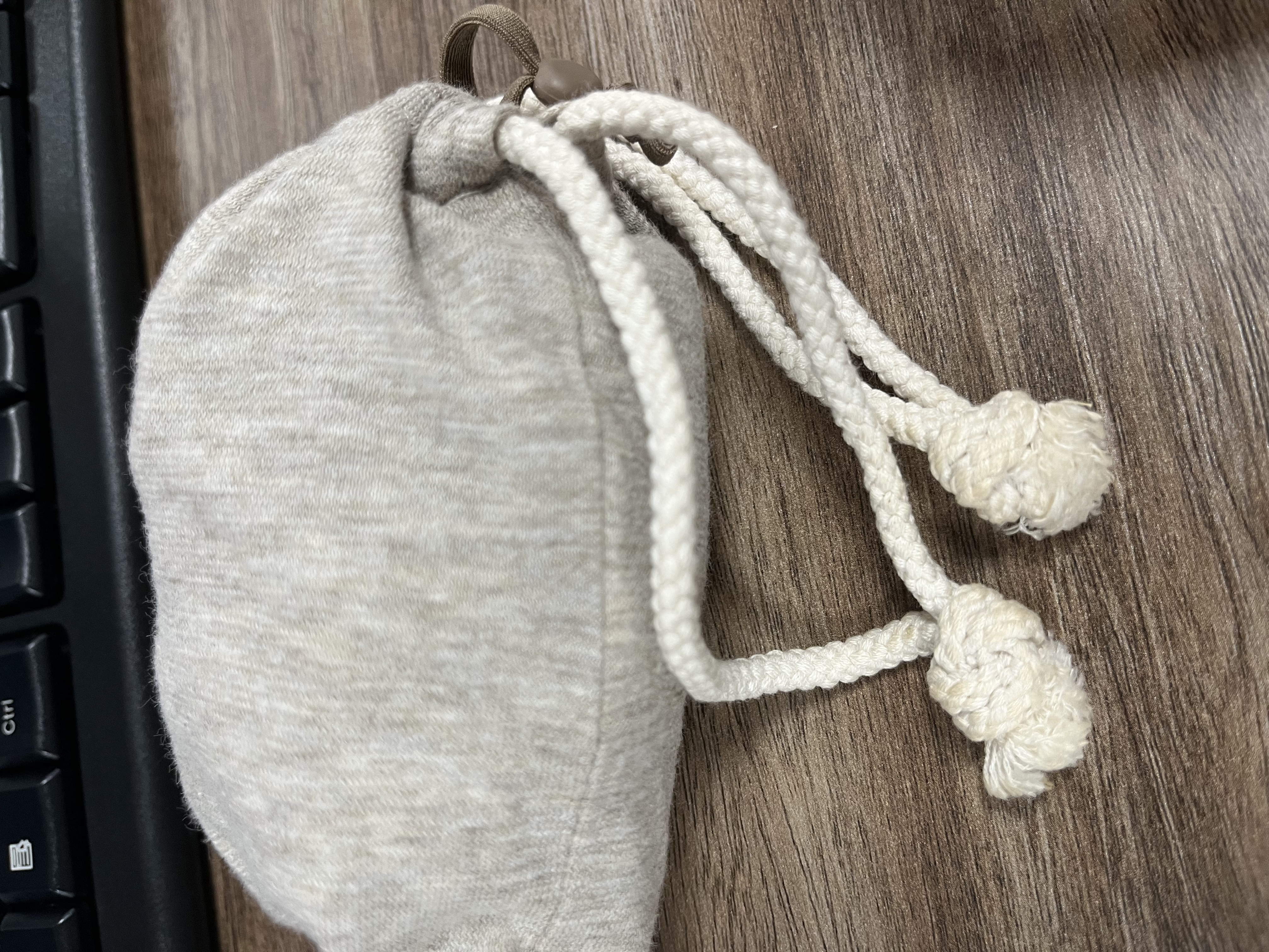 MUJI 便携式 凉感双面眼罩 遮光附收纳袋睡眠居家旅行 米色 长23cm*宽9.5cm 实拍图