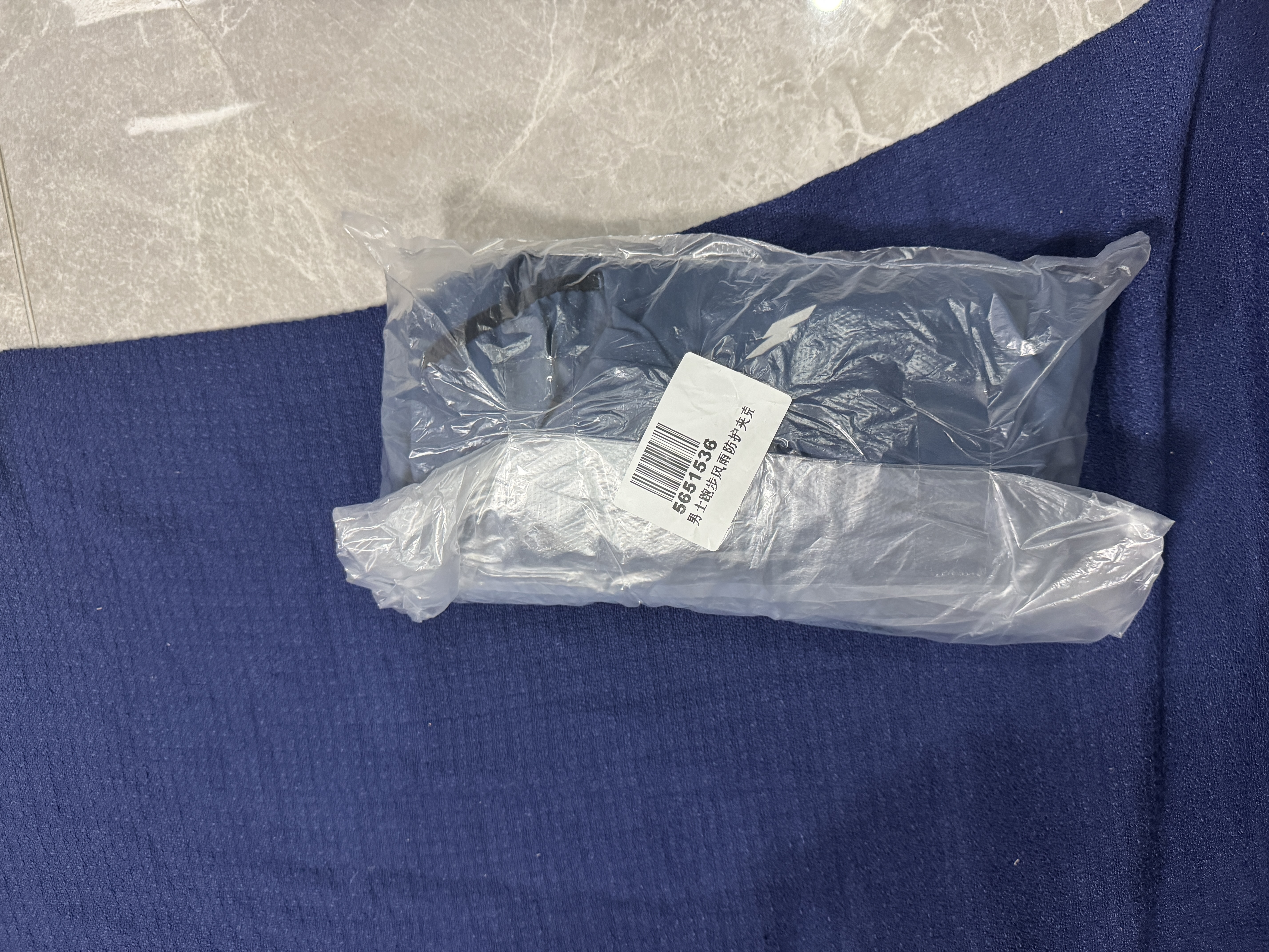 迪卡侬跑步运动外套户外防晒防风透气连帽衣-5651536 实拍图