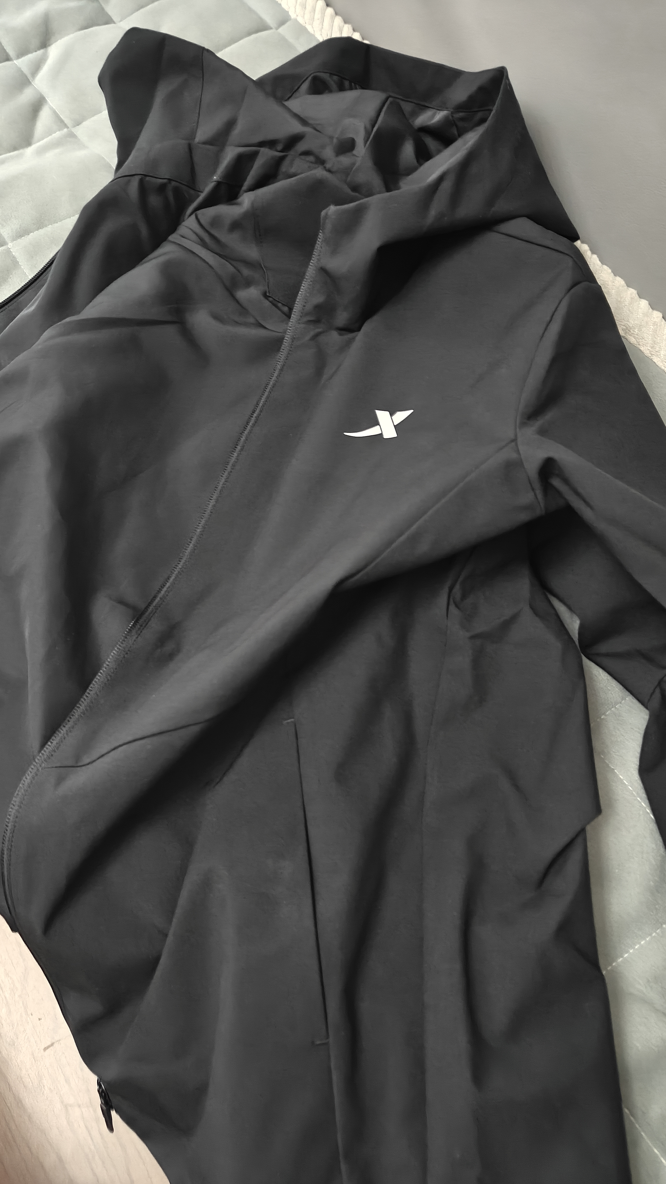 特步防泼水外套秋季新款男夹克上衣跑步服户外骑行服双层风衣运动服 【晴雨两穿 干爽不湿冷】正黑色-0130常规 L 实拍图