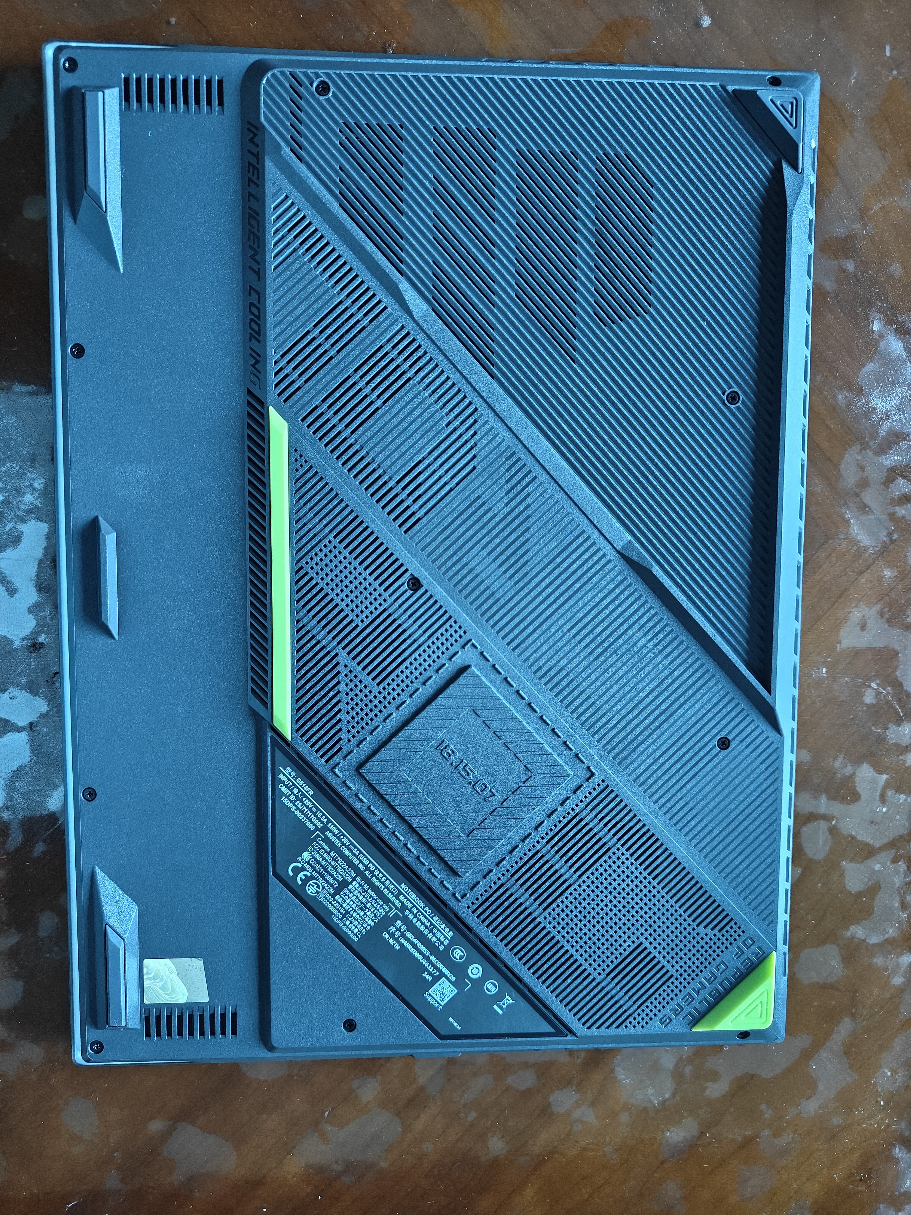 ROG魔霸10 锐龙9HX3D 16英寸游戏本笔记本电脑(R9 9955HX3D 32G 1T RTX5070Ti 2.5K 300Hz) 实拍图