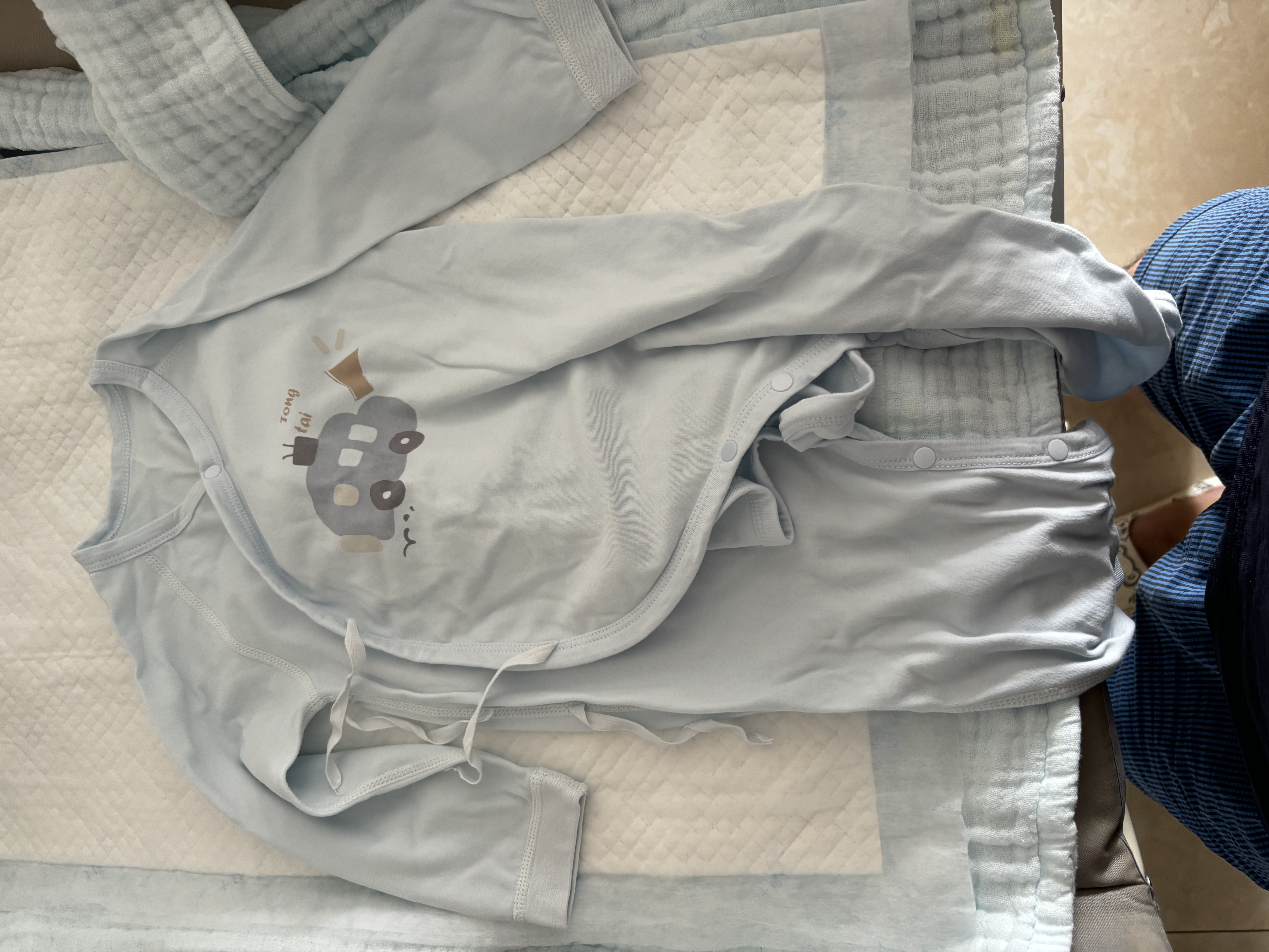 童泰（TONGTAI）婴儿连体衣春秋季纯棉新生儿衣服初生宝宝蝴蝶哈衣爬服蓝色80cm 实拍图