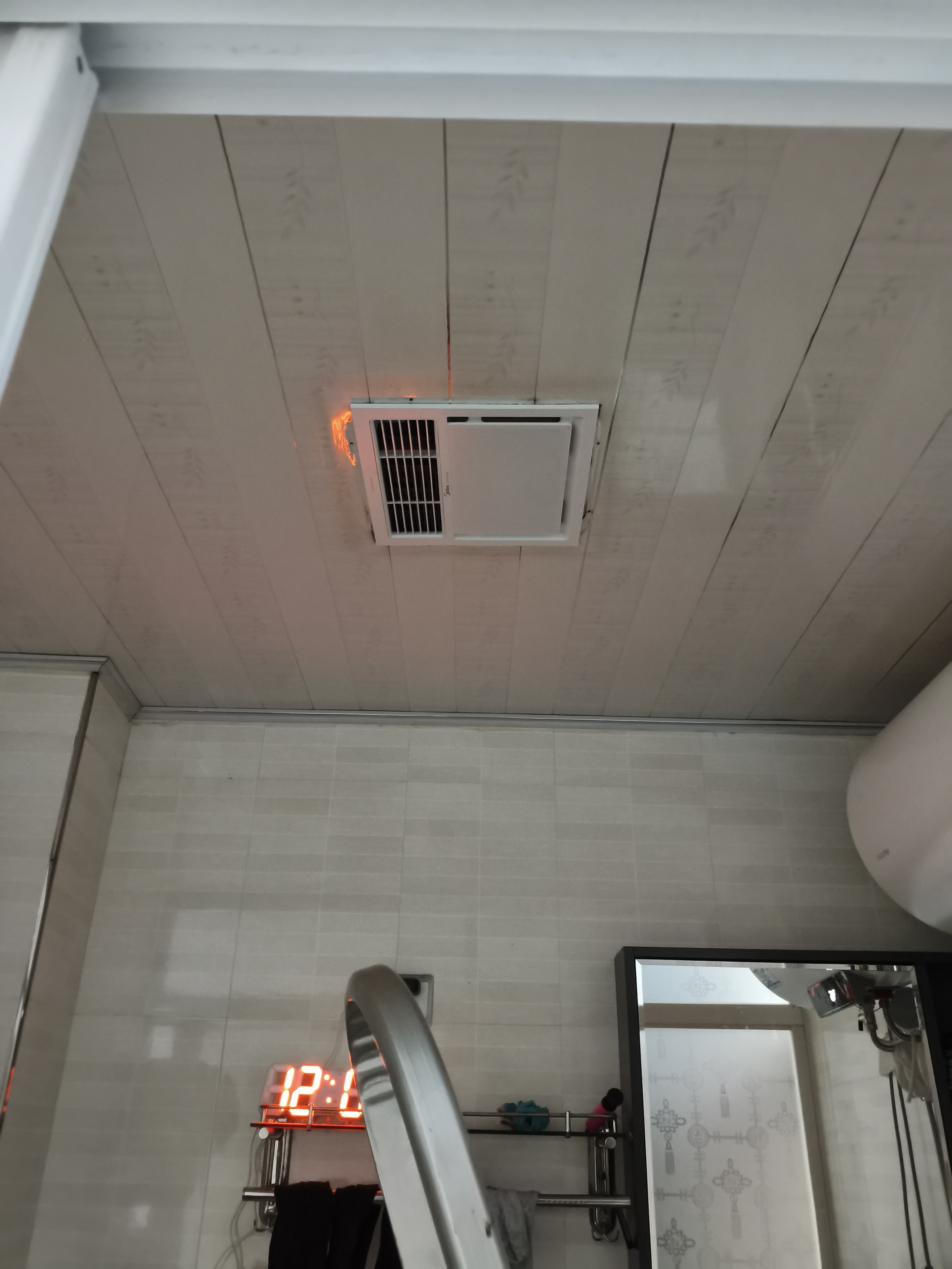美的（Midea）风暖照明浴霸集成吊顶排气换气多功能正方形轻薄低噪小户型暖风机 实拍图