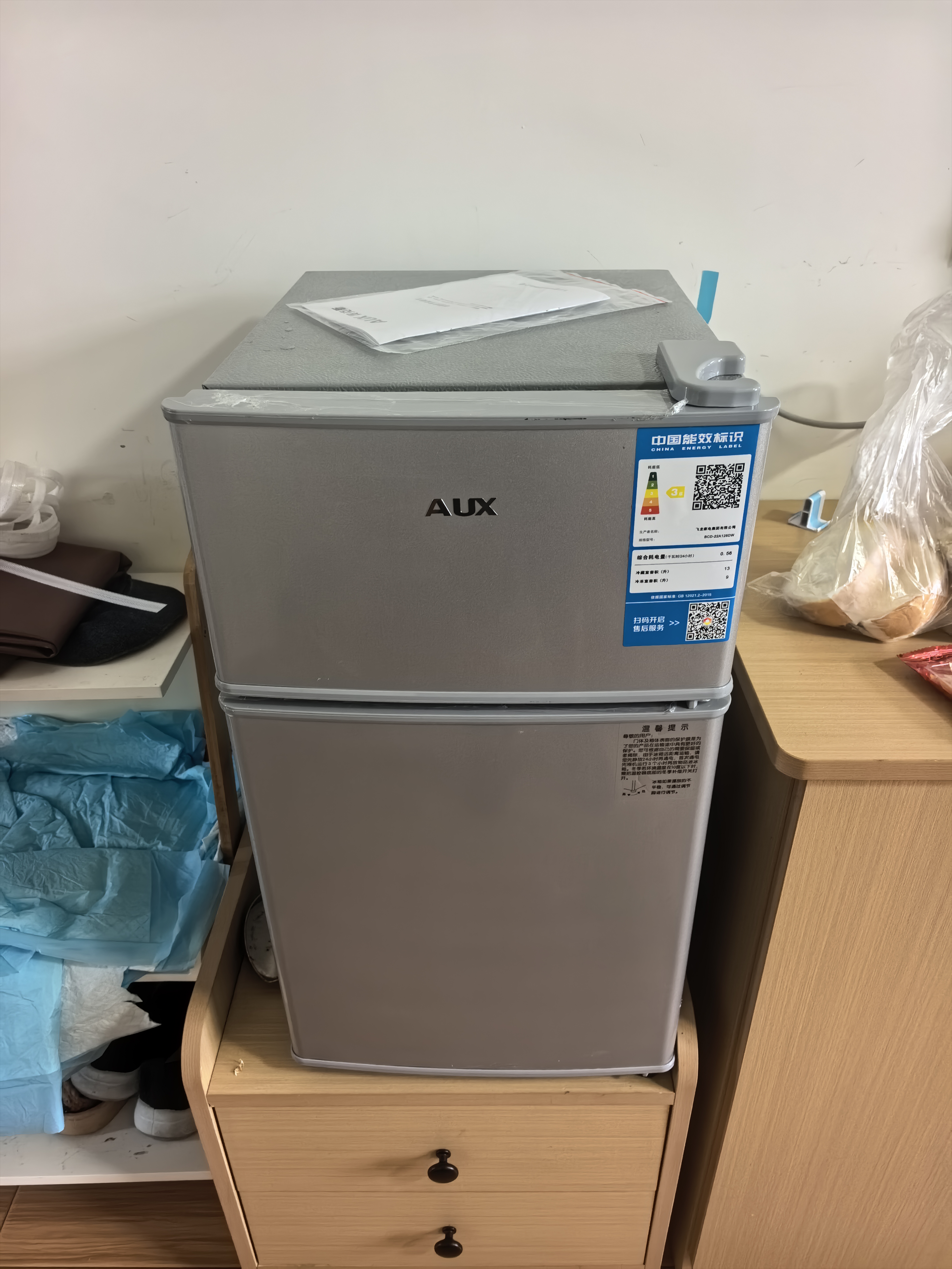奥克斯（AUX）小冰箱家用小型迷你冷藏冷冻两用出租房宿舍用节能省电寝室办公室电冰箱 【净化去味】126银色【高效保鲜 铜管速冷】22L 实拍图