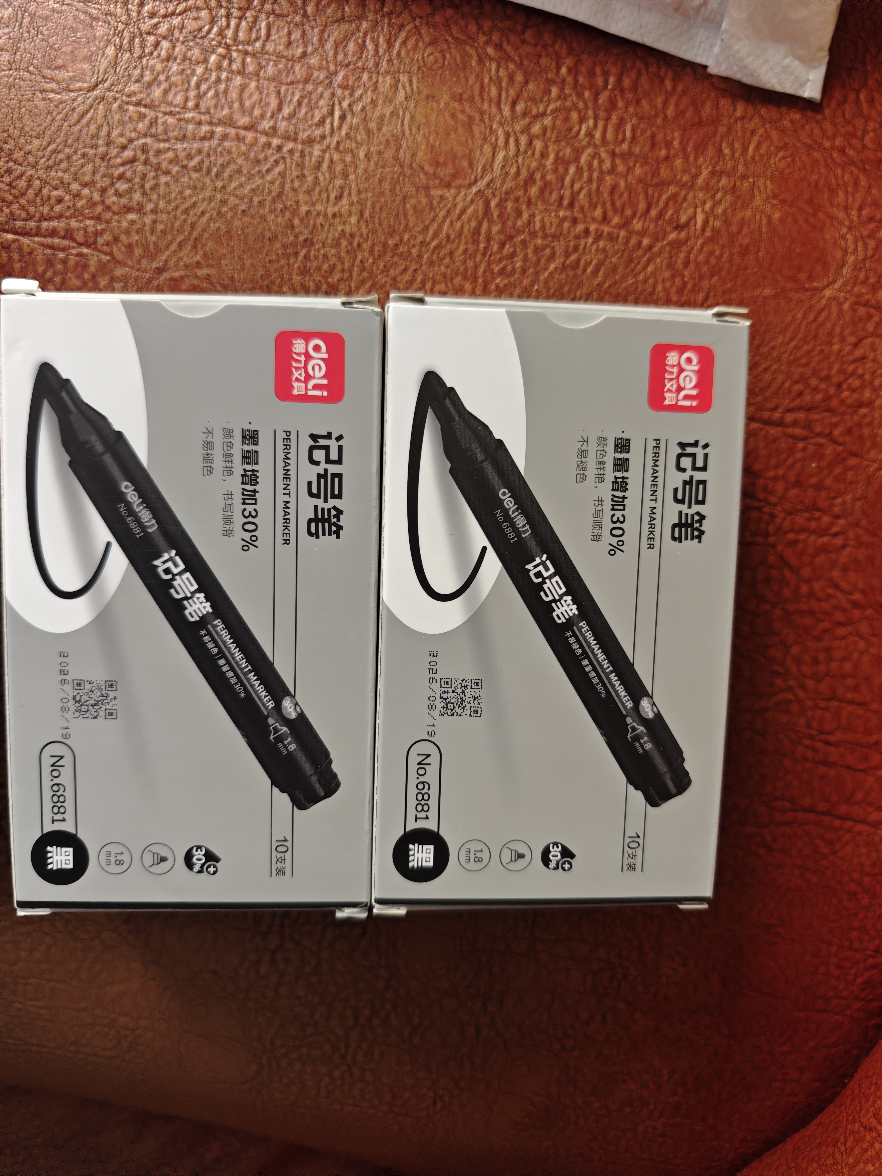 得力（deli）黑色粗头记号笔物流油性笔 墨量升级大容量快递签字办公文具马克笔 10支/盒 P06881 黑色 实拍图