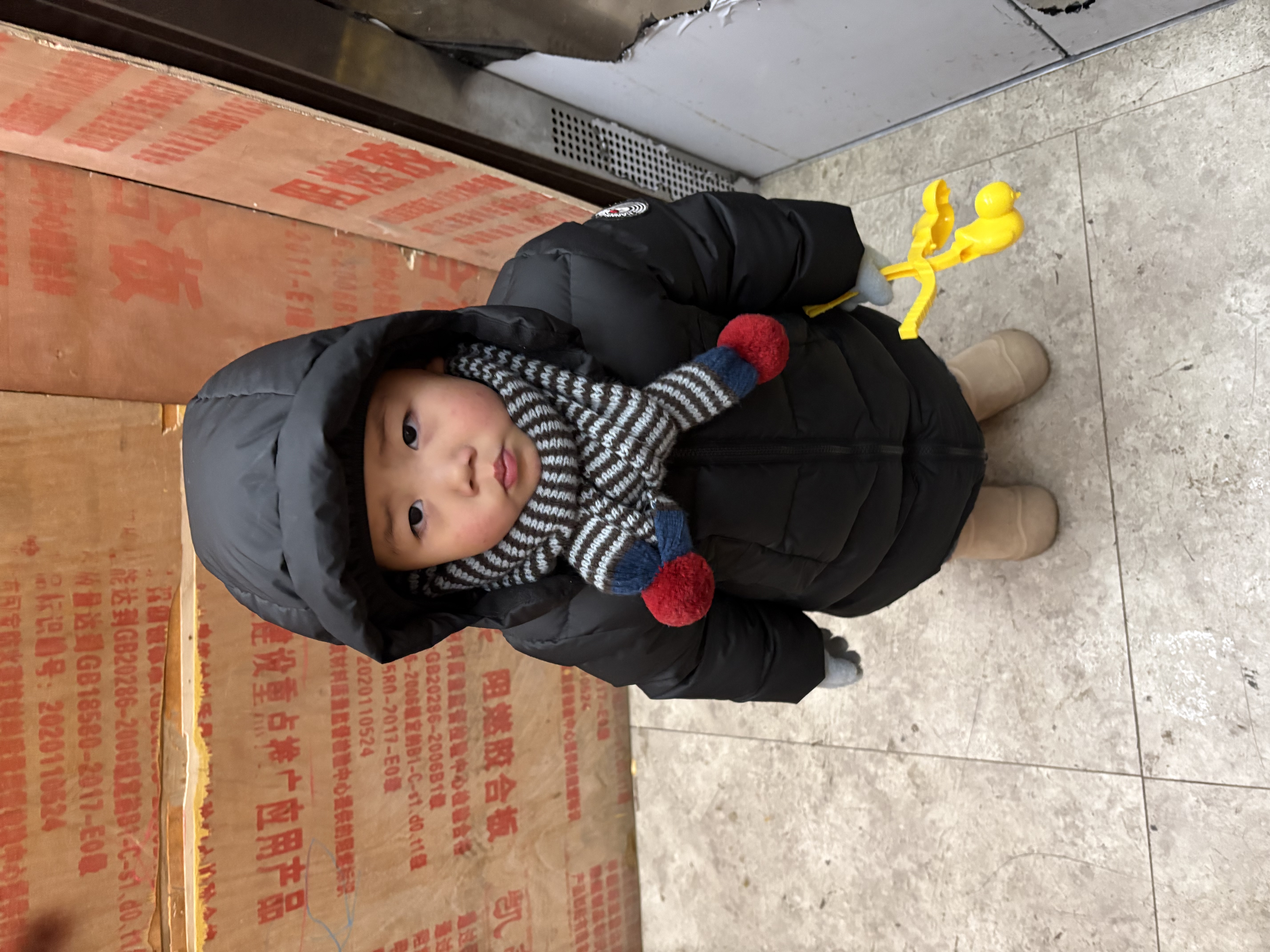 保姆鹅 儿童羽绒服男童女童连帽中长款加厚防风保暖羽绒外套[NG2747] 炭黑 120 实拍图