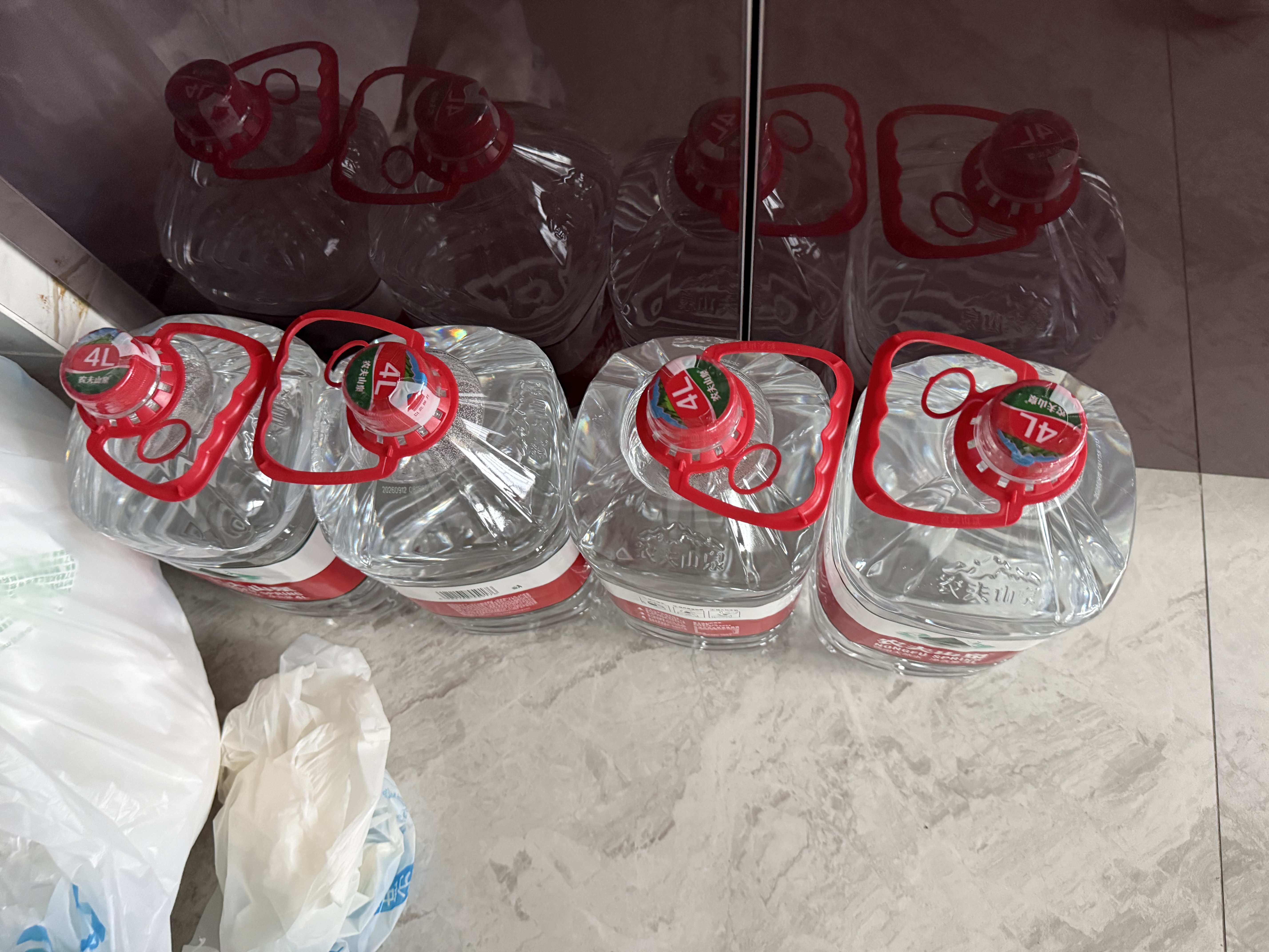 农夫山泉饮用天然水4L*4桶 纸箱塑膜随机发货大桶装 家用桶装水 实拍图